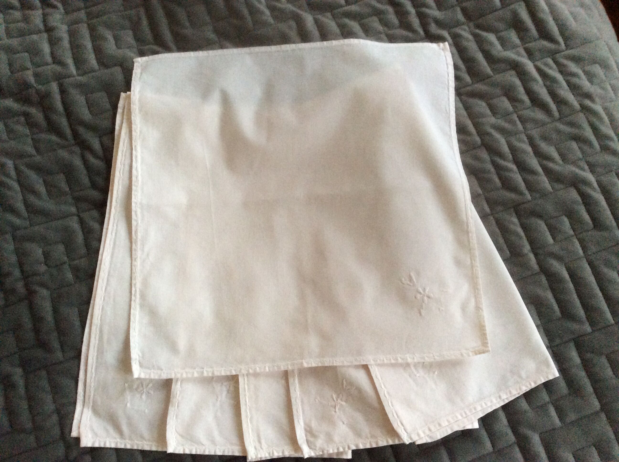 Napkins with embroidered flower