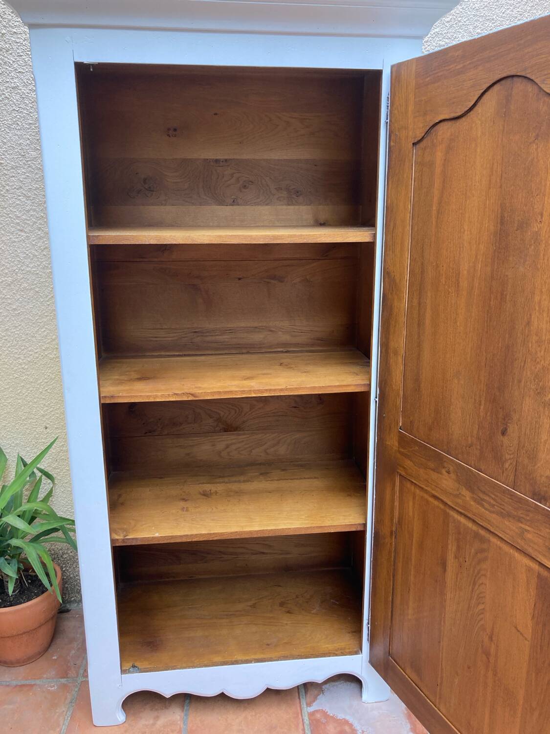 Old Bonnetiere oak cabinet