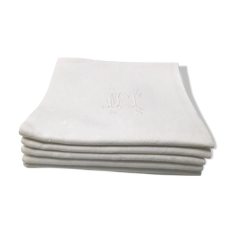 7 white cotton-lined napkins