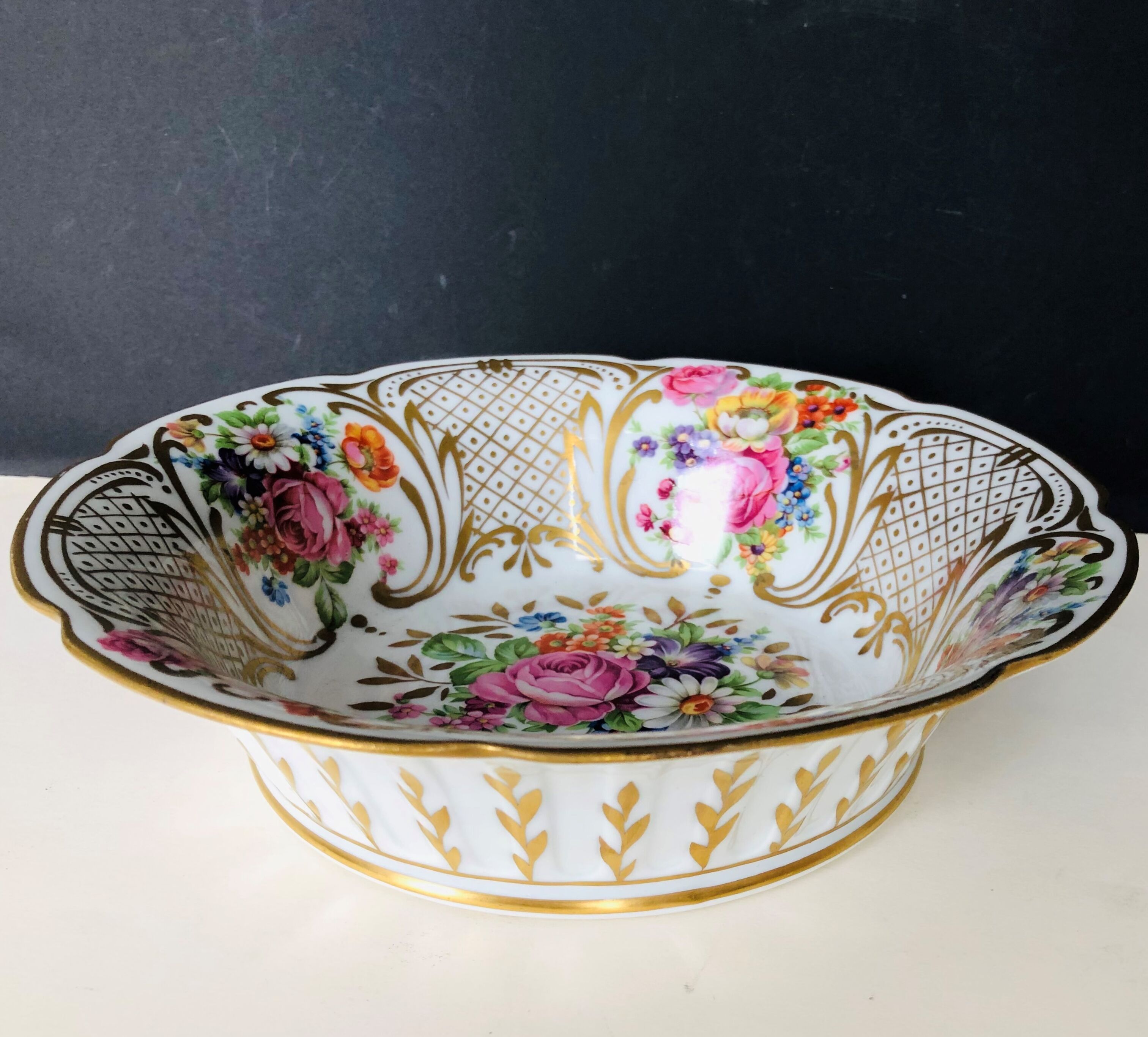 Coupe à fruits en porcelaine de Limoges