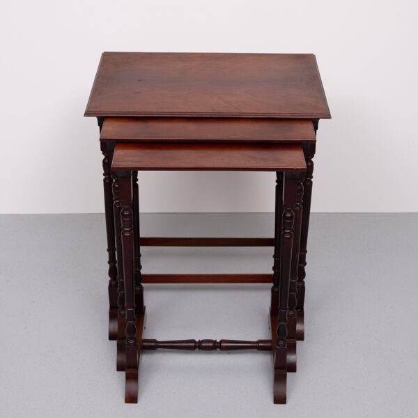 Tables gigognes victoriennes antiques d'Angleterre des années 1880