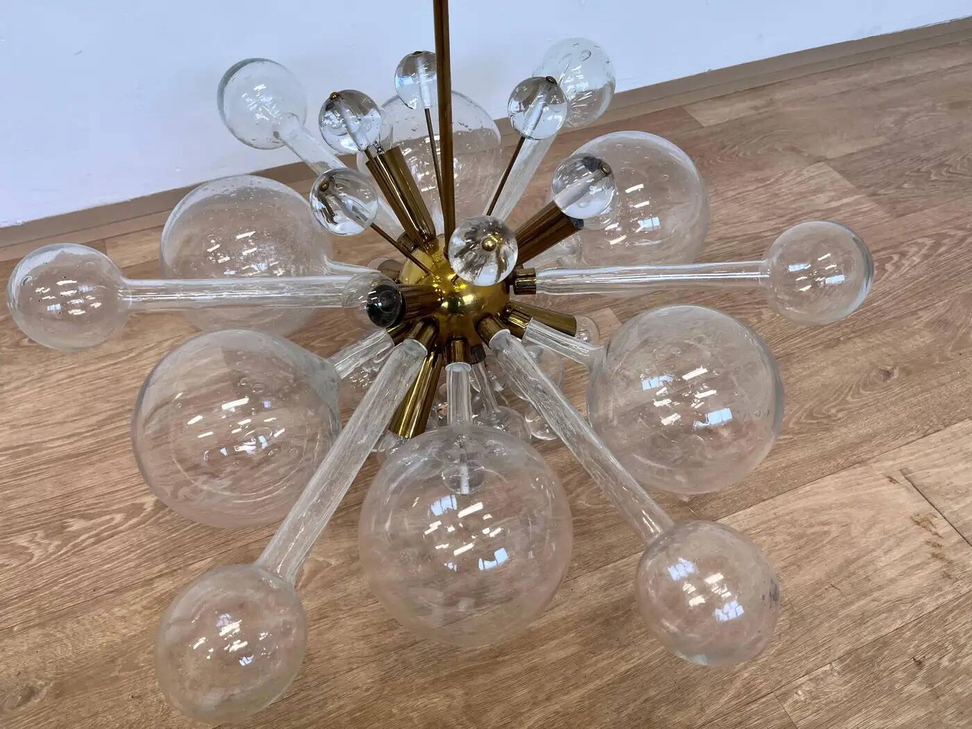 Lustre en verre d'art et laiton, conçu par René Roubicek, Tchécoslovaquie, années 1960