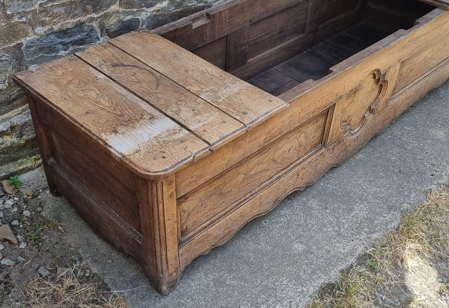 Closed bed chest bench Breton, solid oak pegged wood, nineteenth century