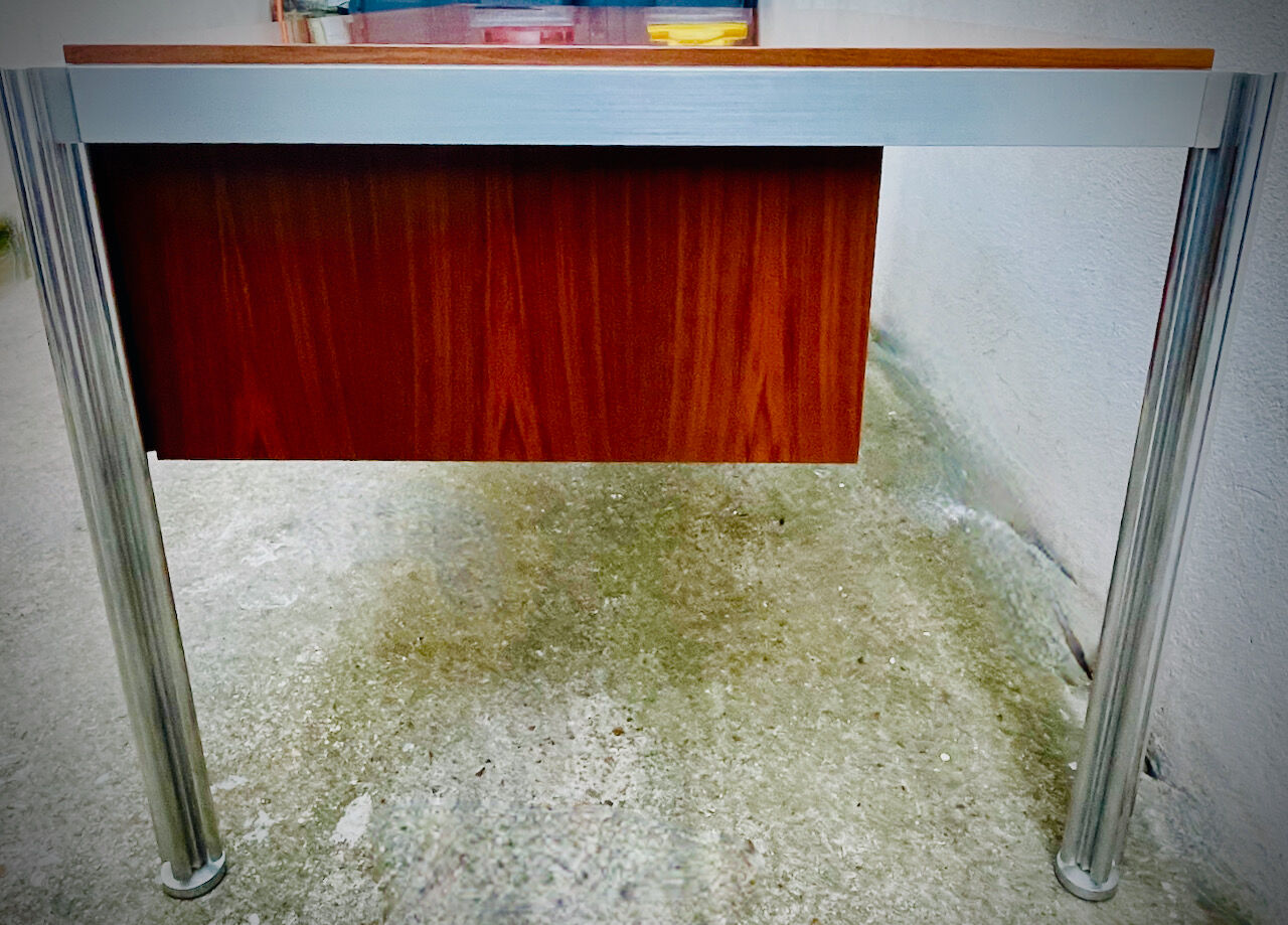 Large office of George Ciancimino in exotic wood and aluminum for Mobilier International