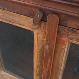 Petite armoire vitrée en bois ancien