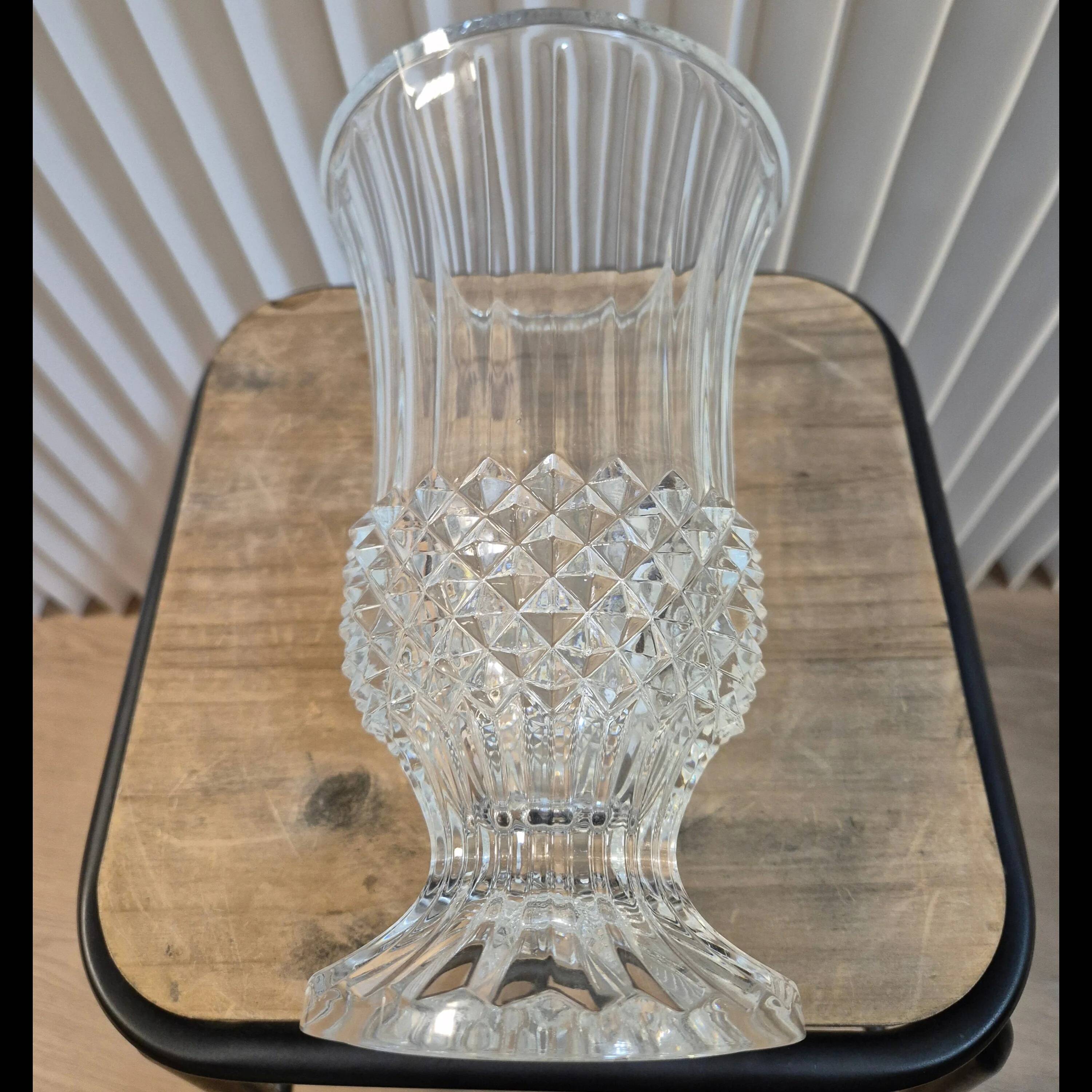 Large pedestal vase in crystal