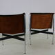 Un ensemble de deux chaises longues