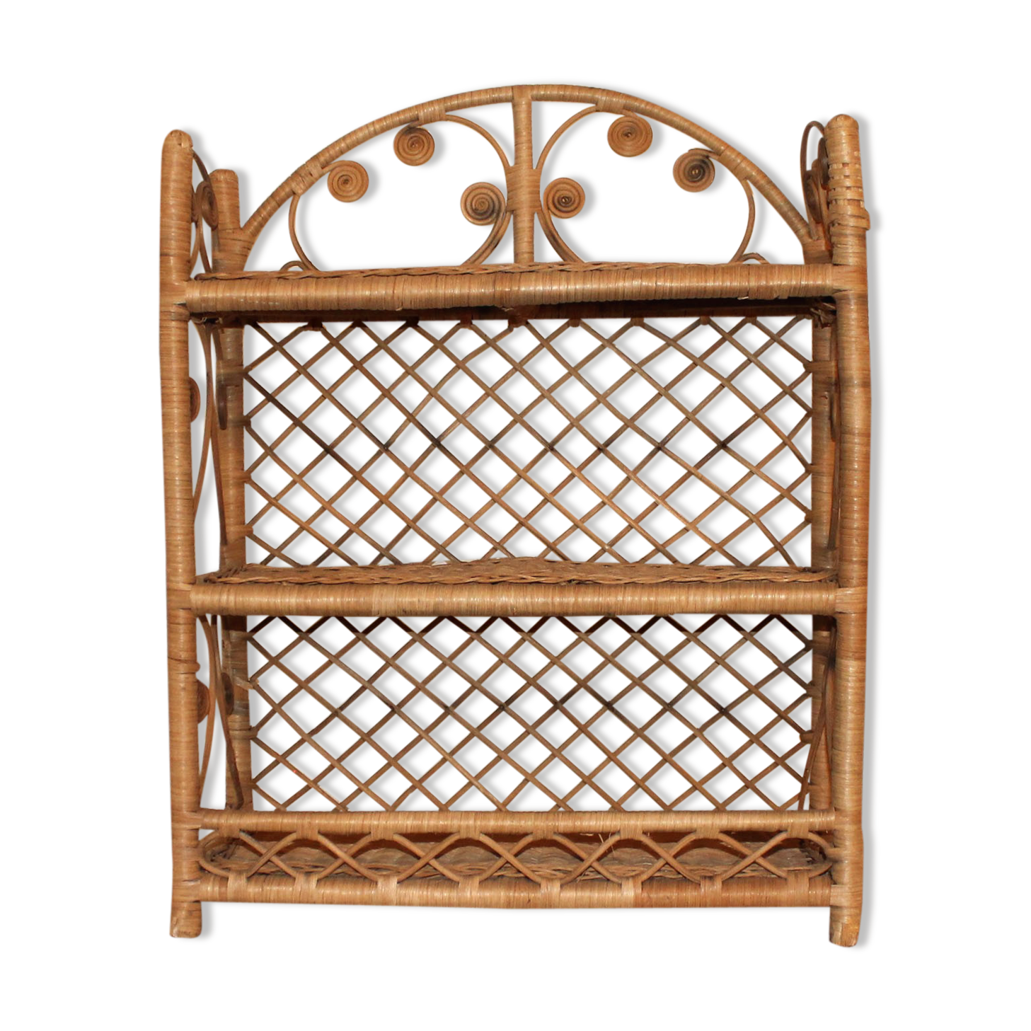 Shelf rattan peacock