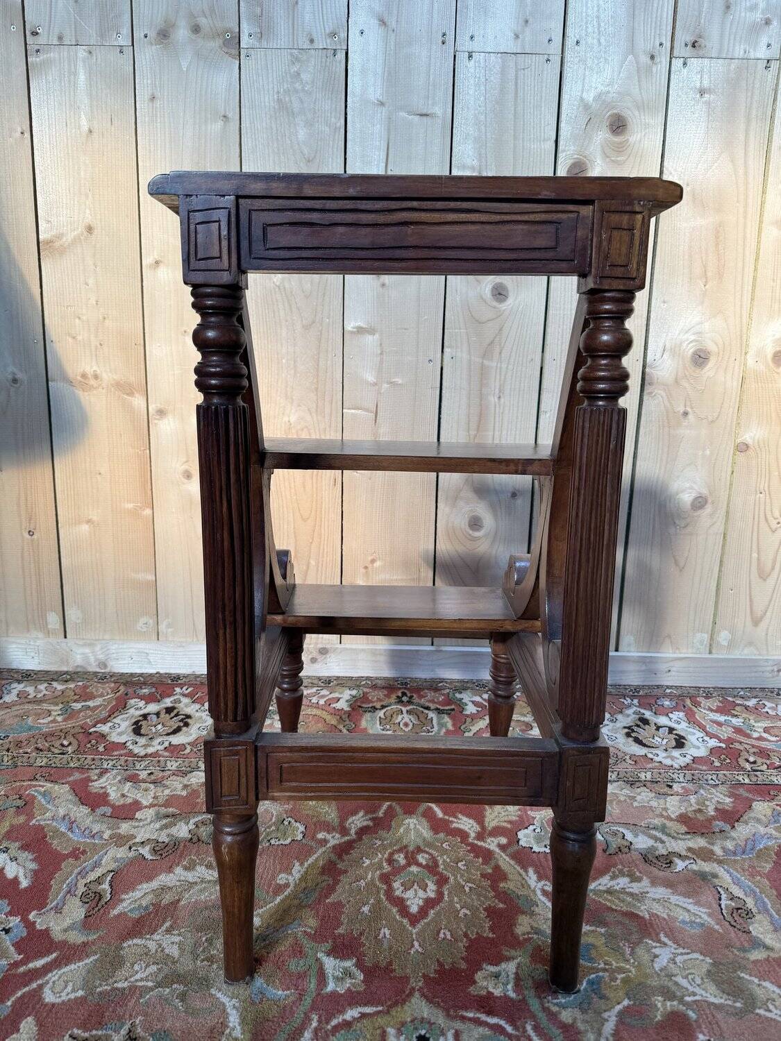 Library step ladder in English style