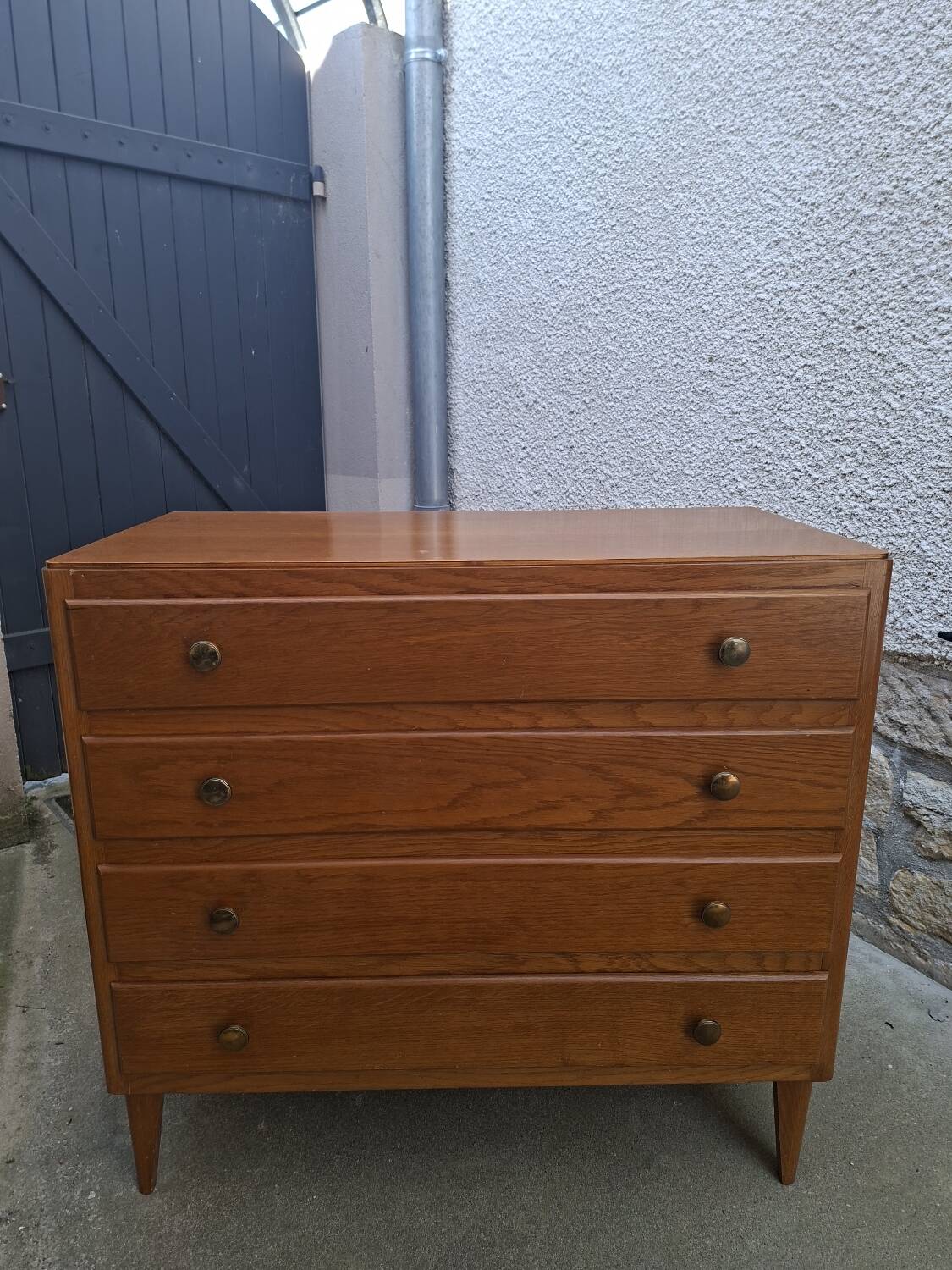 Vintage chest of drawers with tapered legs, 1950s design, 4 drawers.