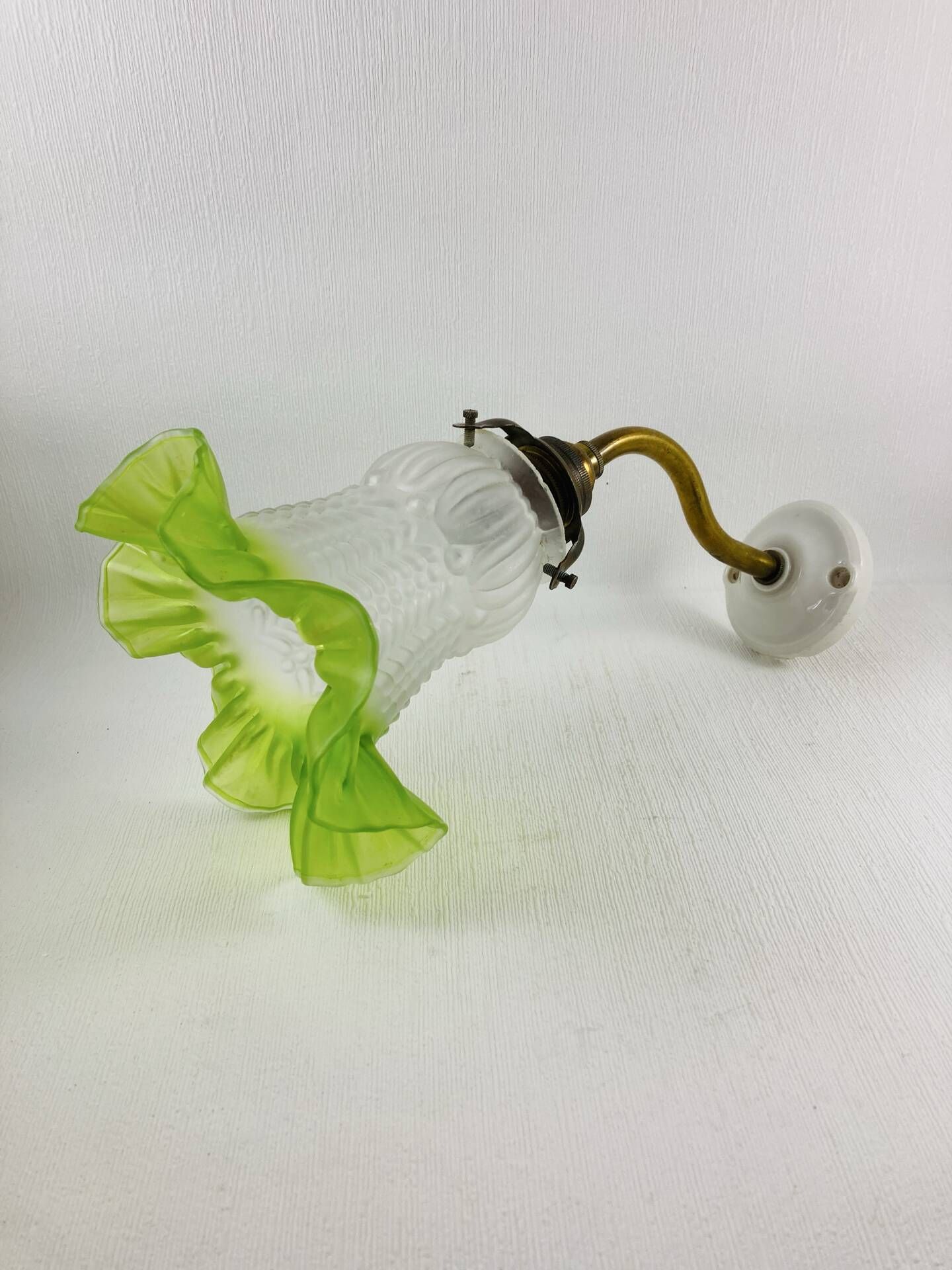 Antique wall lamp with swan neck + pleated green tulip - Art Deco