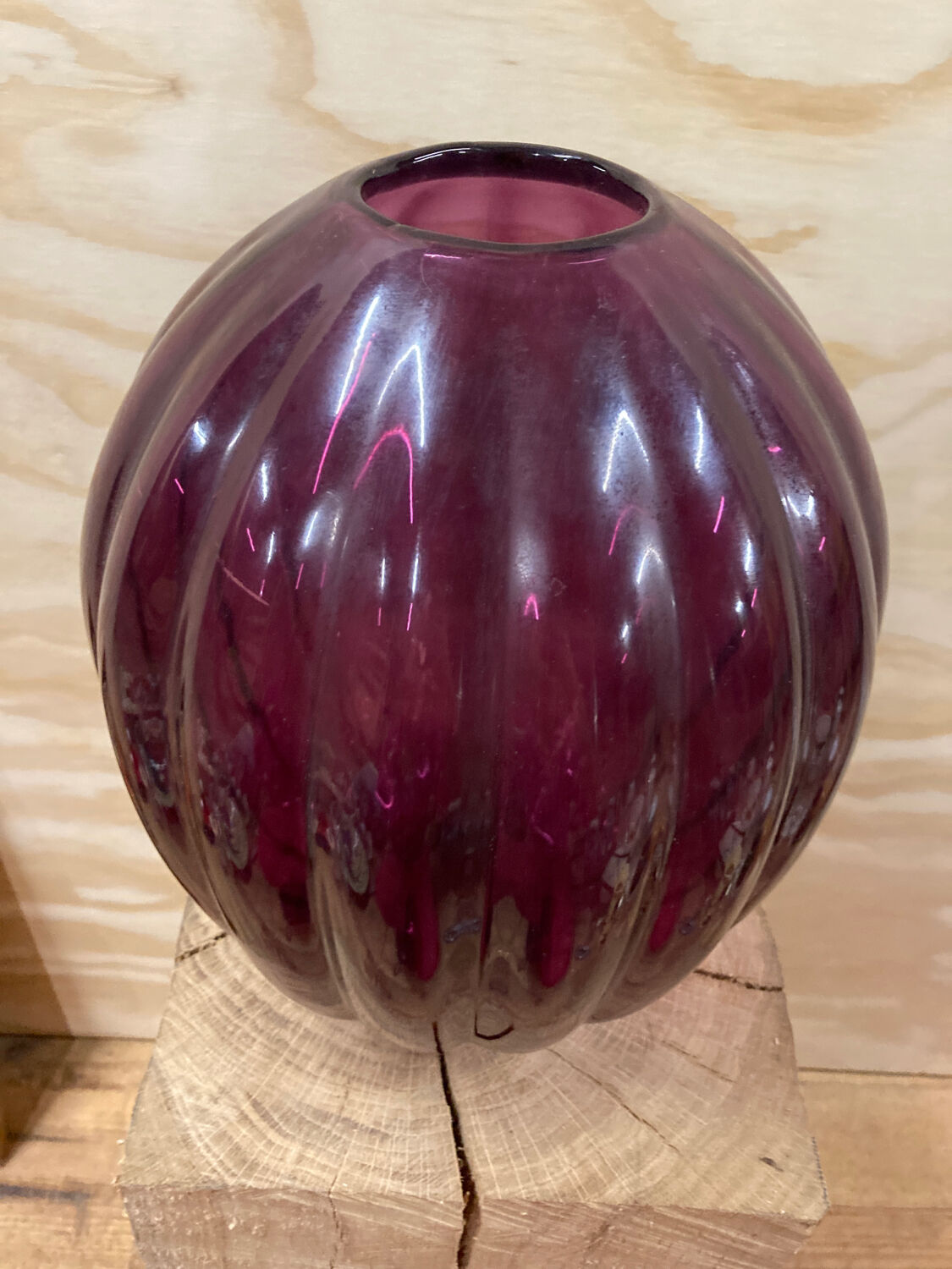 Grand vase en verre transparent violet rose