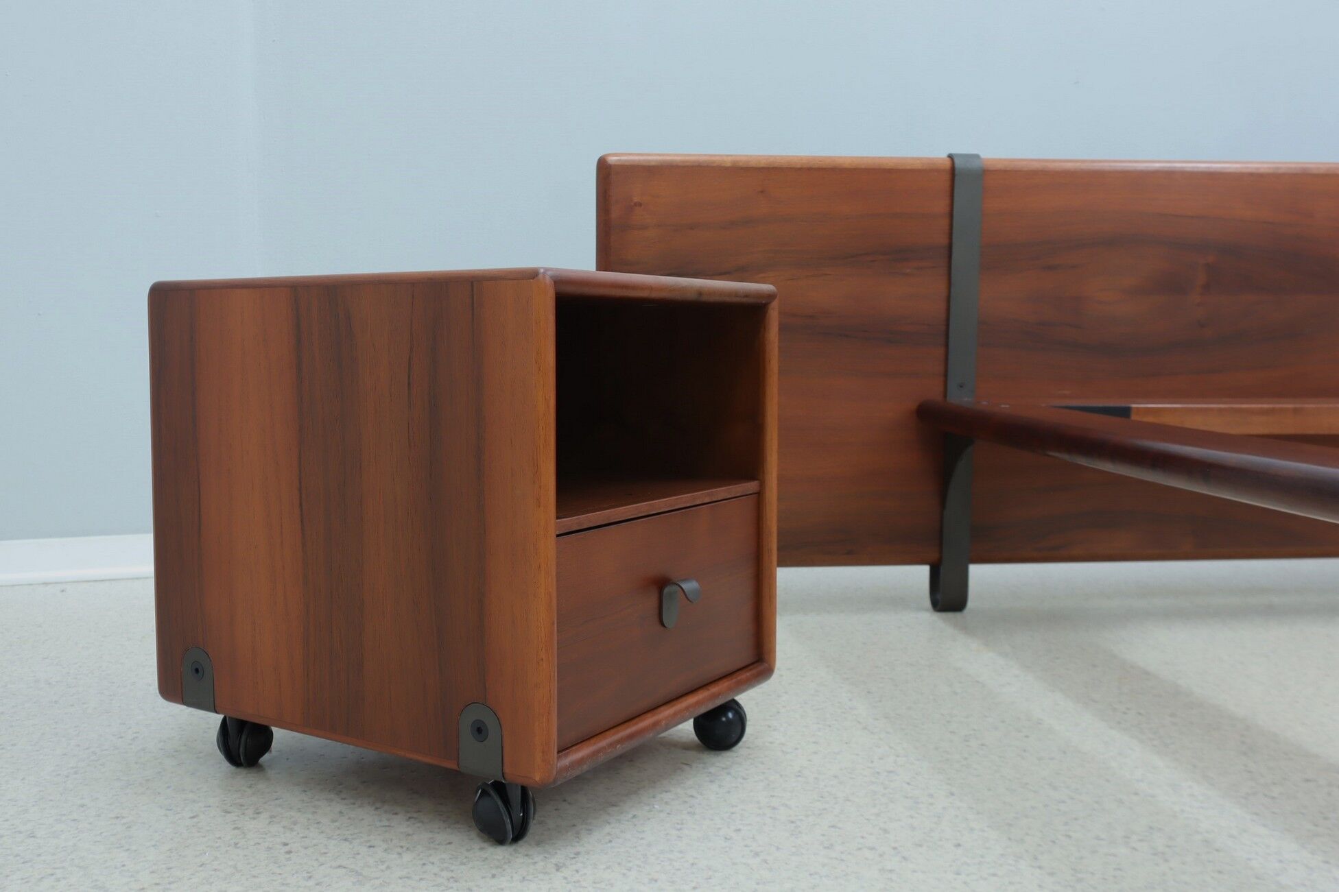 Lit double avec tables de chevet Fabio Lenci bernini années 1970