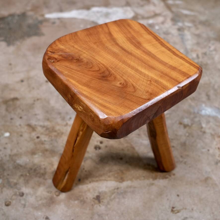 Brutalist stool in solid elm, French work from the 1960s