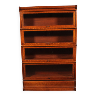 Globe Wernicke Library in oak, consisting of 4 pieces.