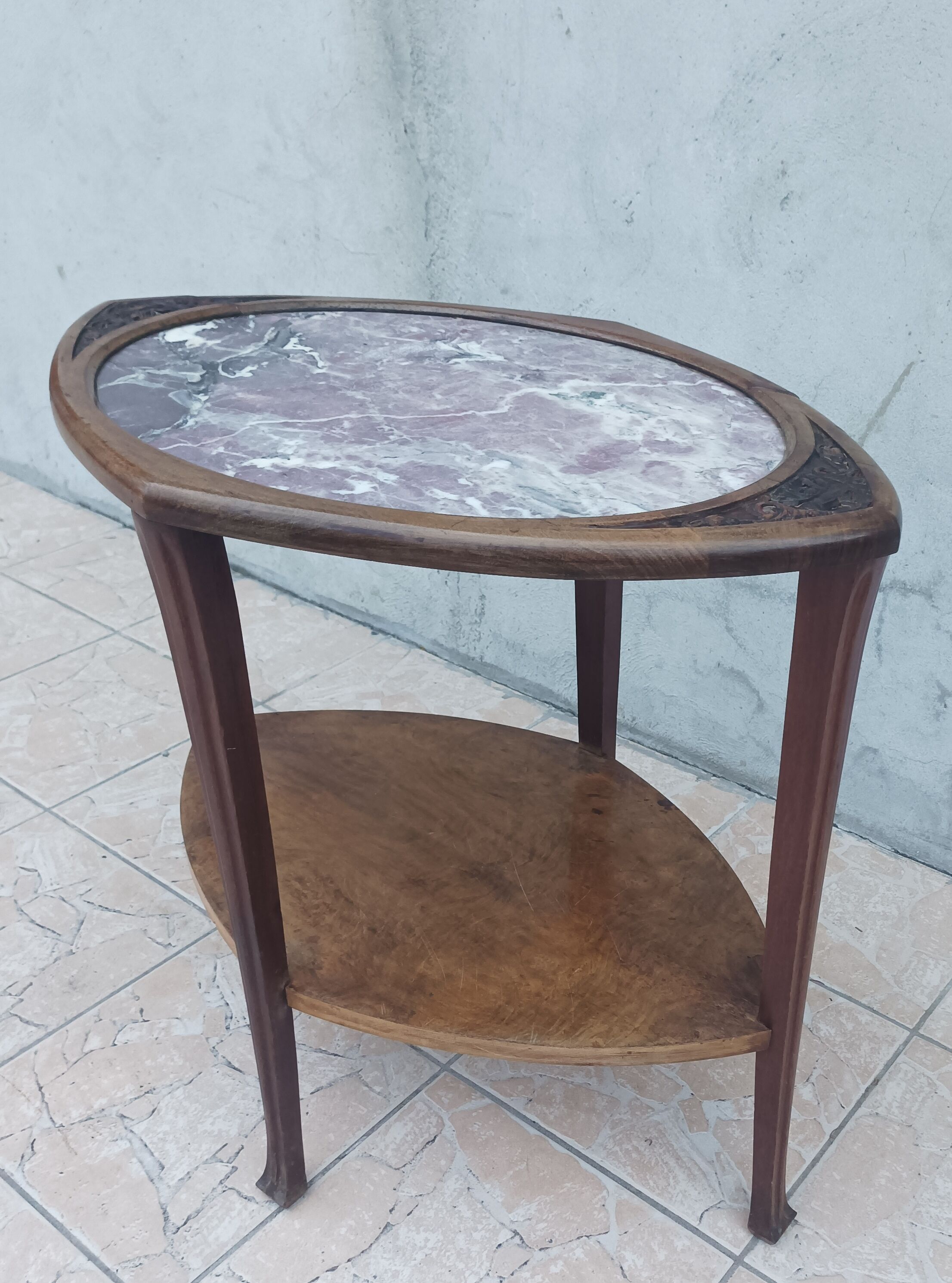 Table guéridon Art Nouveau en acajou et dessus en marbre