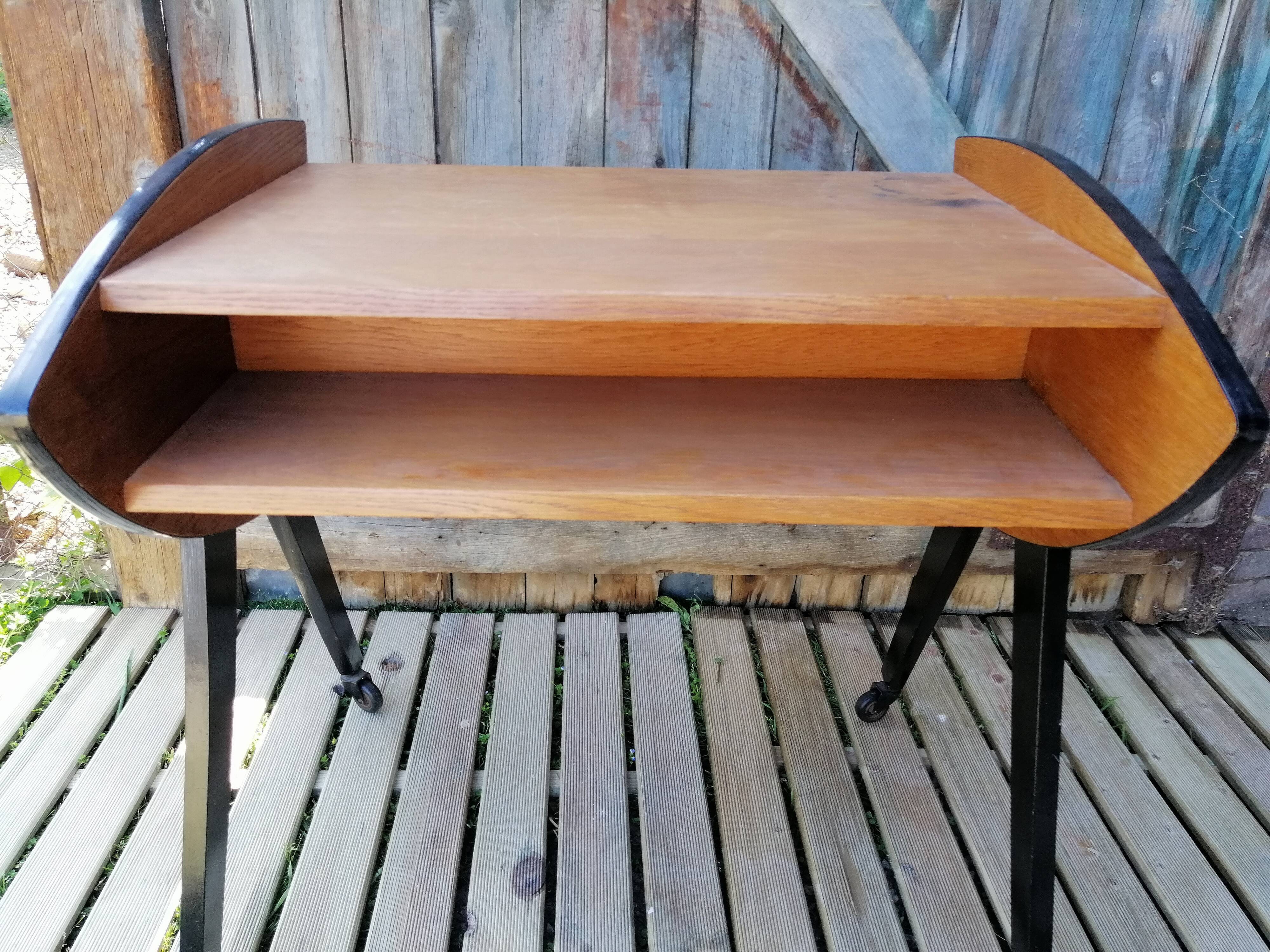 Console table on roulette