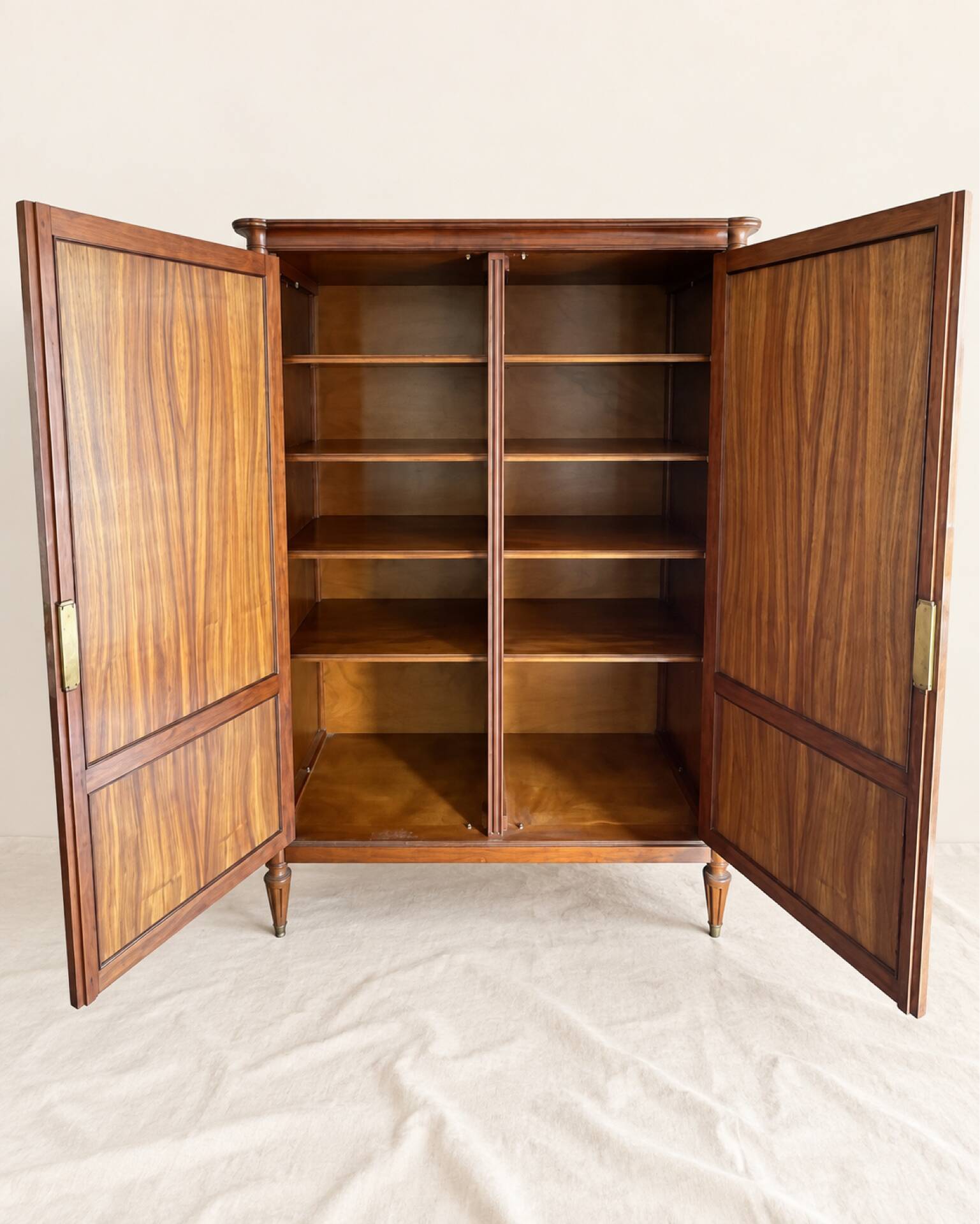 Vintage Louis XVI style wardrobe in elm burl – 2 doors