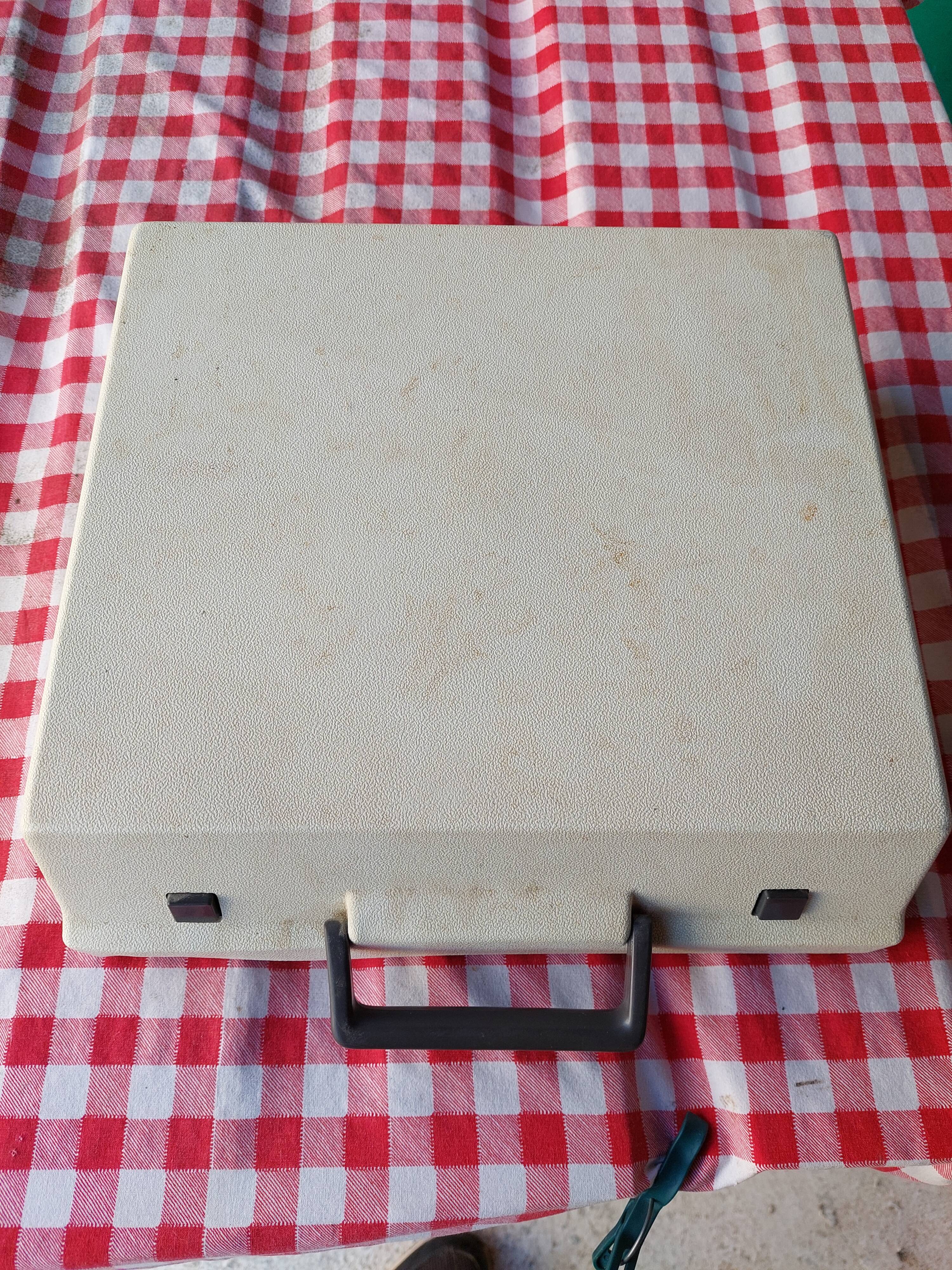 Olympia Traveller Deluxe Typewriter