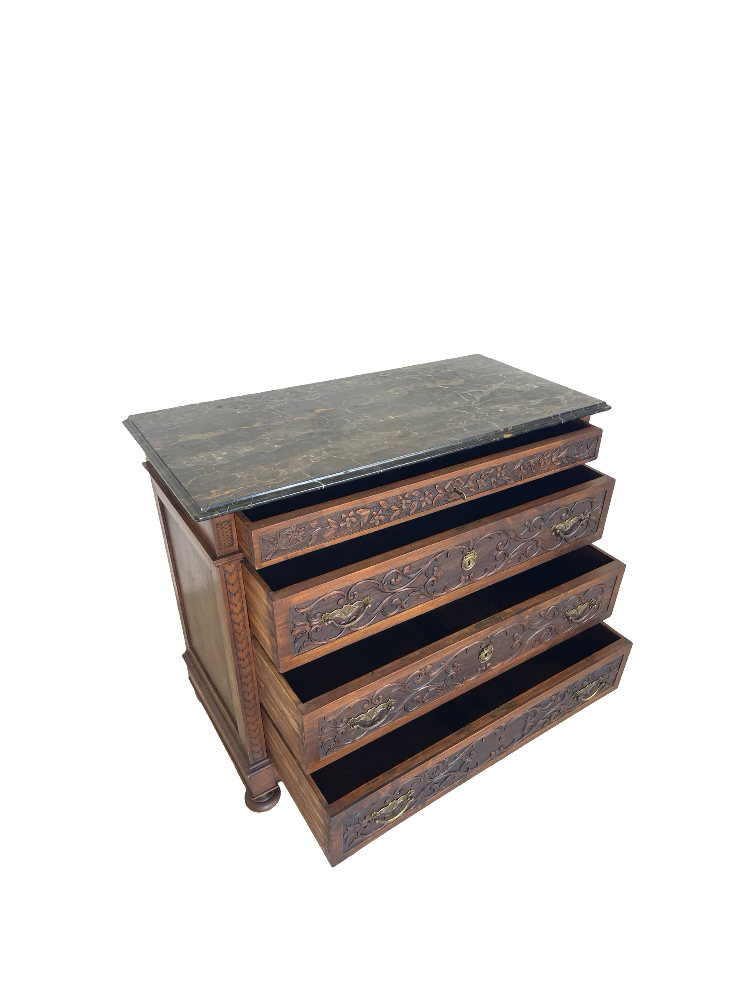 An Italian chest of drawers from the 1900s.