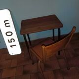 Petit bureau et chaise d'écolier