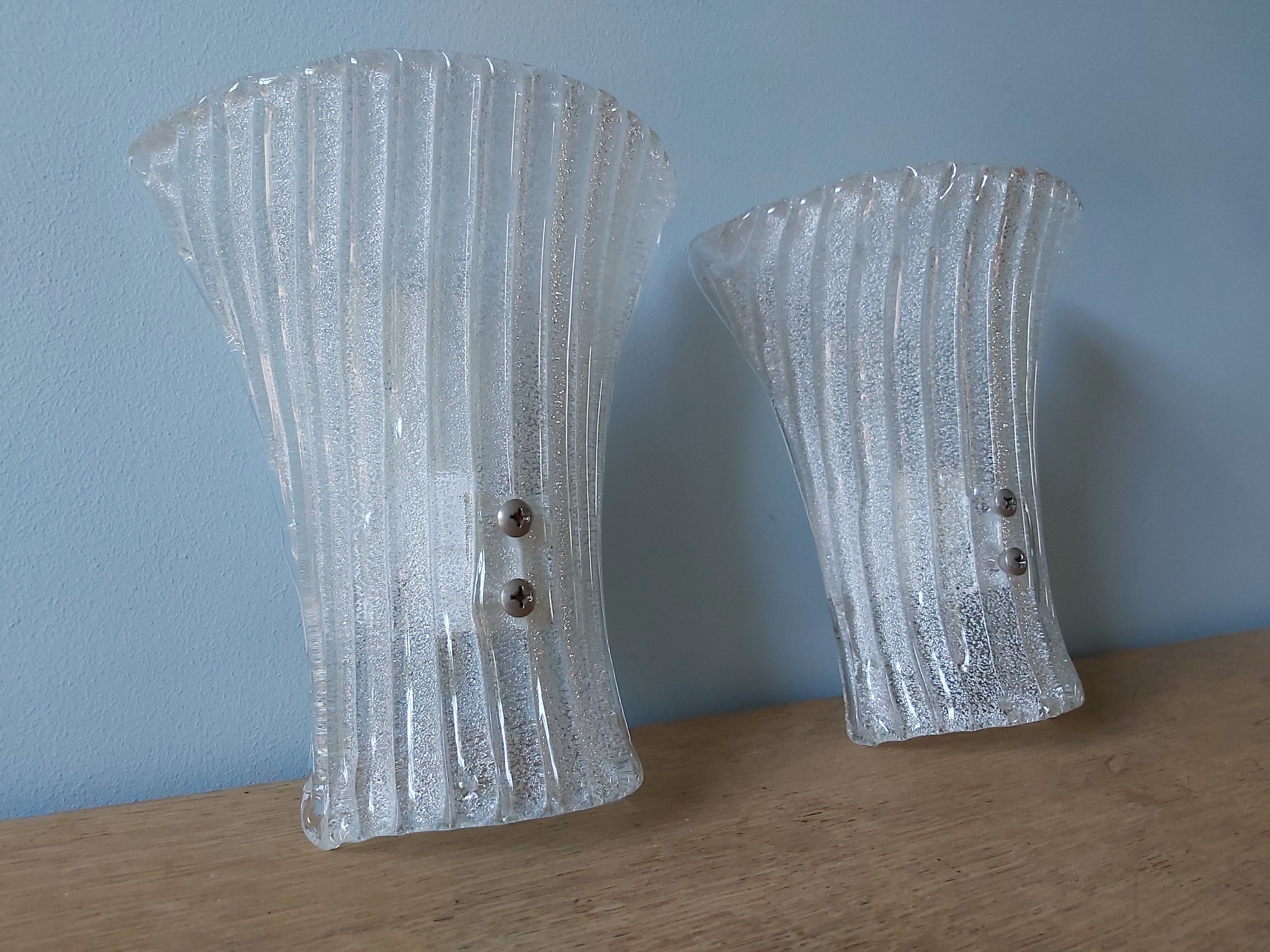 Paire d'appliques murales en verre givré, années 60