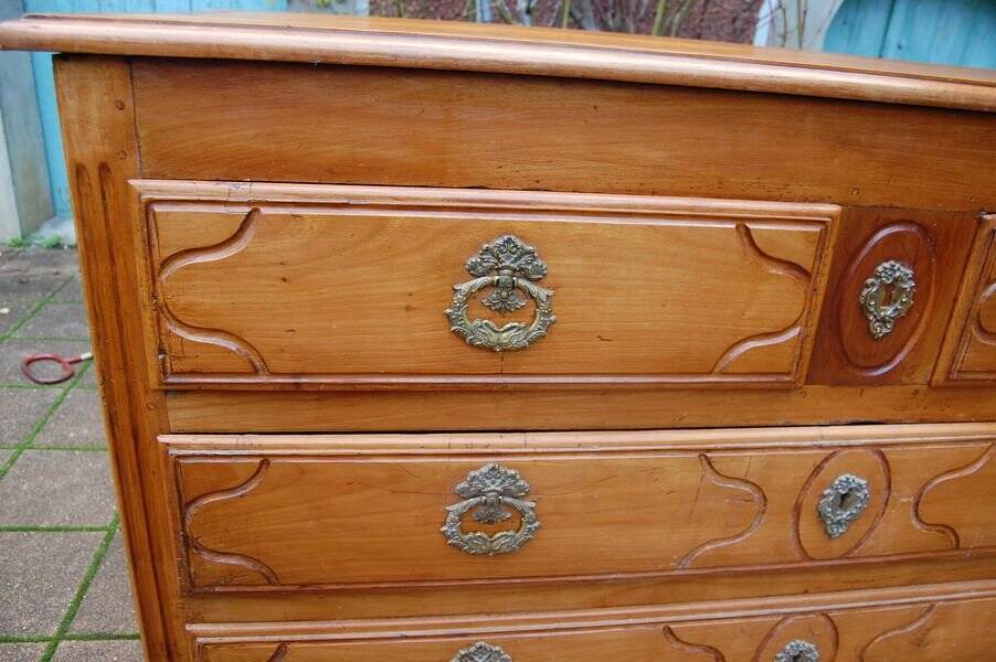 Louis XVI period chest of drawers in cherry wood from the 18th century