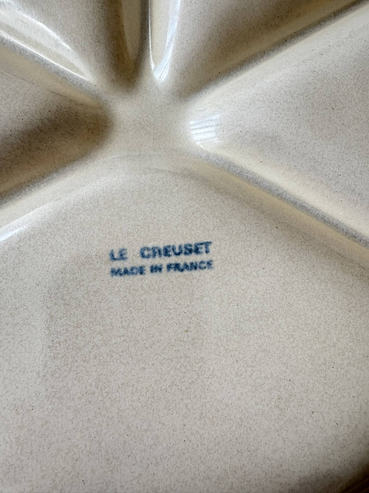 5 vintage beige fondue plates Le Creuset