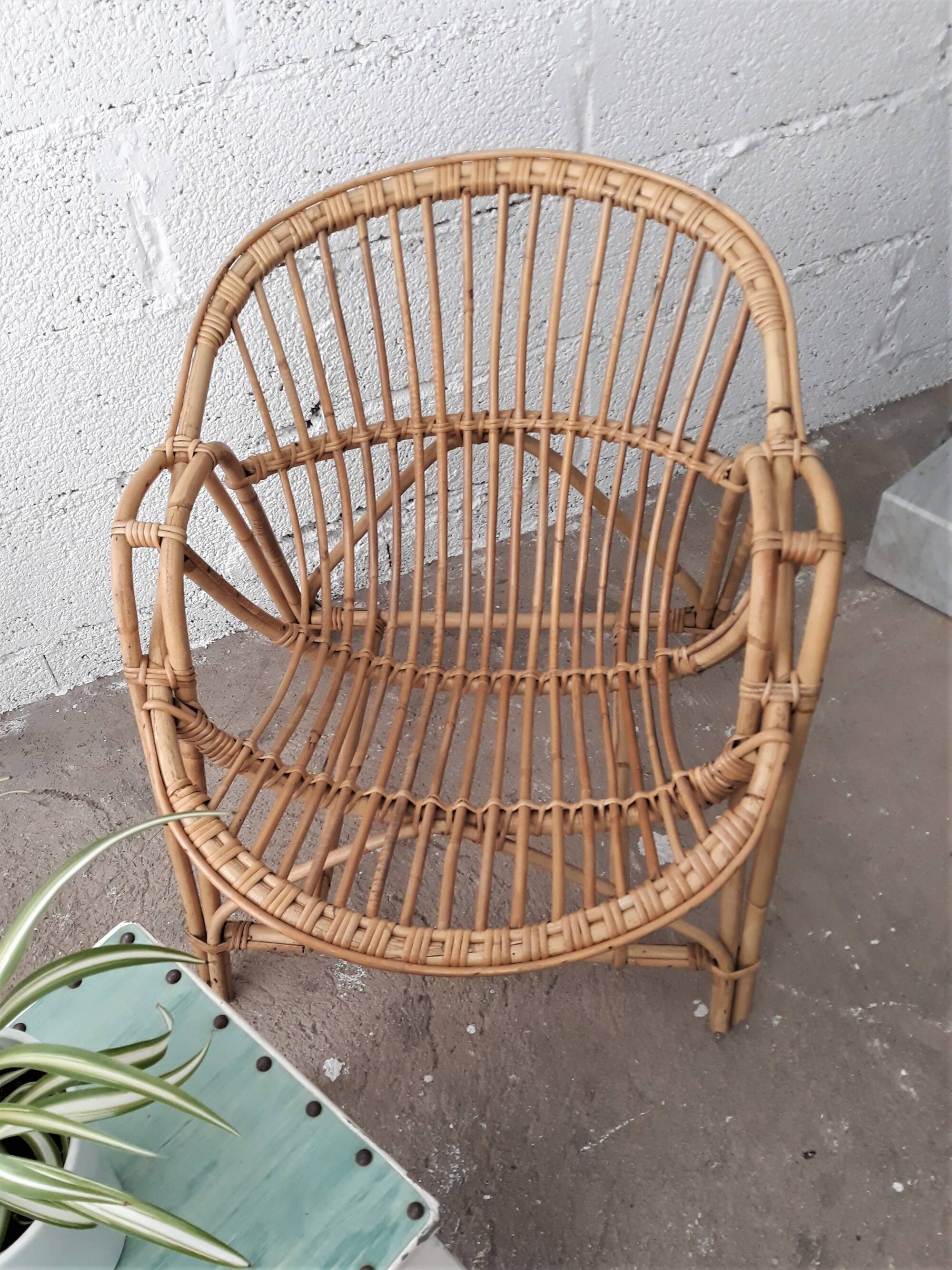 Pair of Shell-shaped Rotin chairs