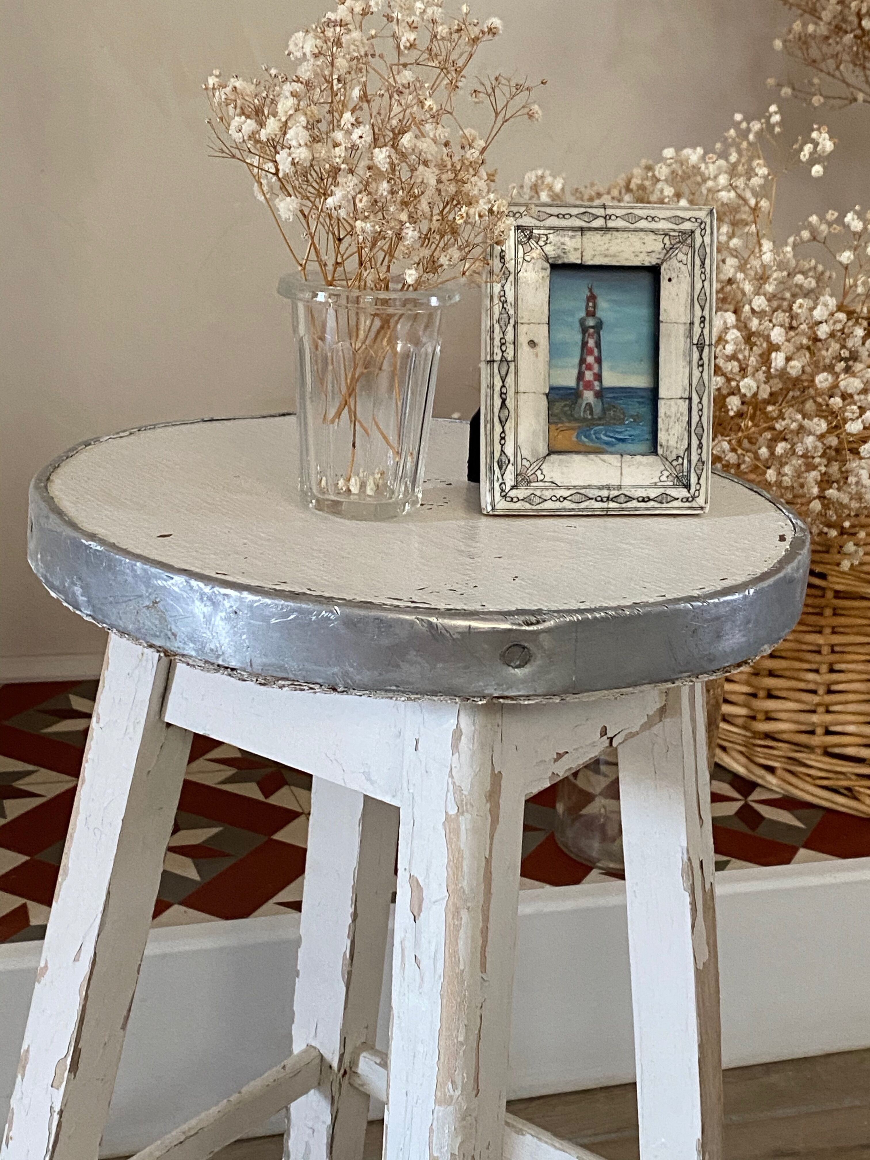 Trendy Wabi Sabi stool