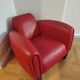 Fauteuil club design contemporain en cuir rouge – pièce sculpturale
