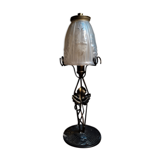 Lampe fer forgé noir avec patine or avec tulipe moulé 1920