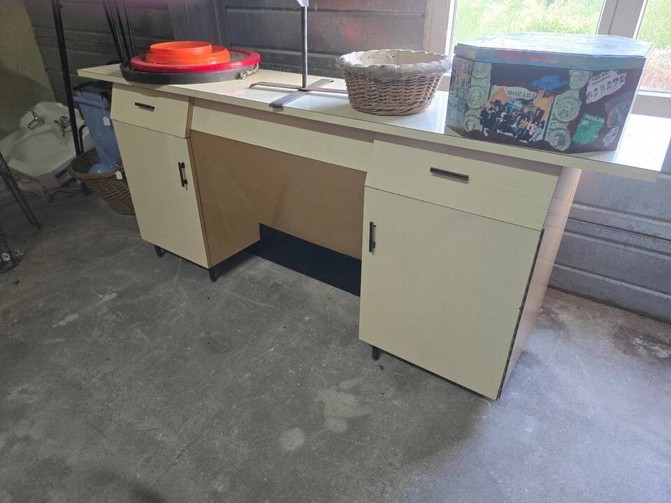 Modernist desk in formica, work from the 1950s.