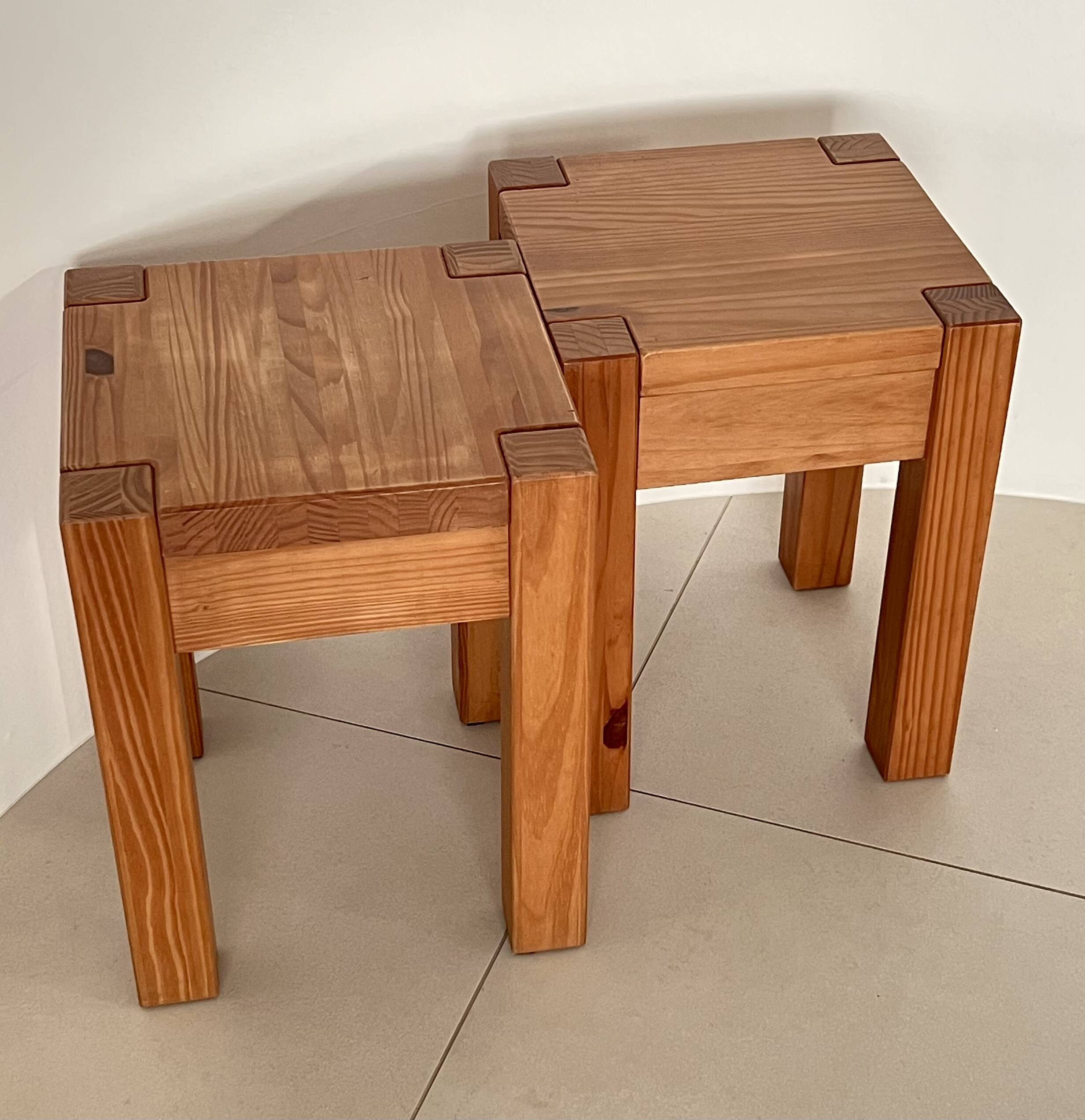 Paire de tabourets brésiliens en bois exotique