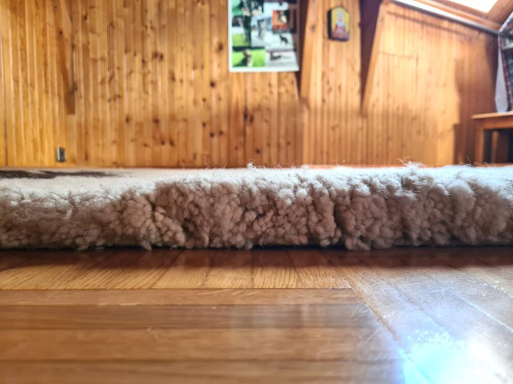 Nemencha carpet 3.1 m x 2.1 m 45 kg, original invoice label available.