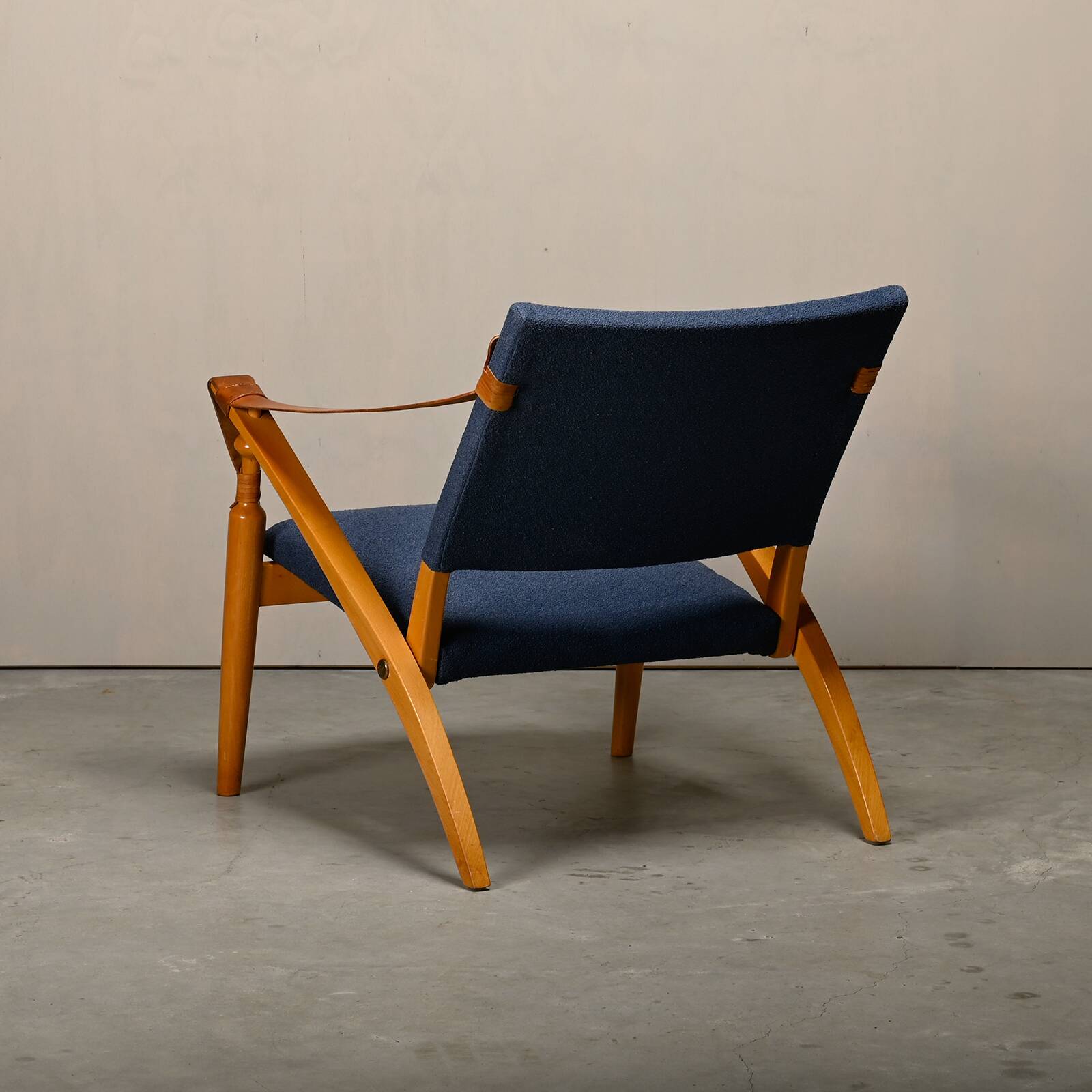 Scandinavian Modern Foldable Safari Lounge Chair in Beech wood and Blue fab