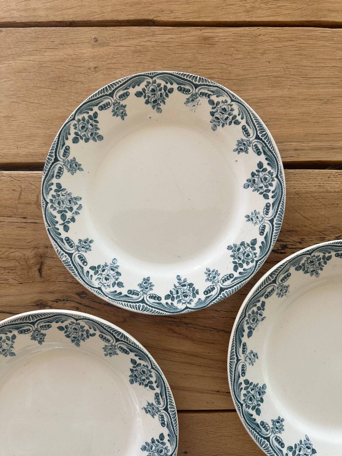 4 ironstone plates