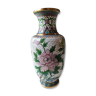 Vase Chinois balustre en émaux cloisonnés. Motifs floraux, papillon. Haut 21 cm