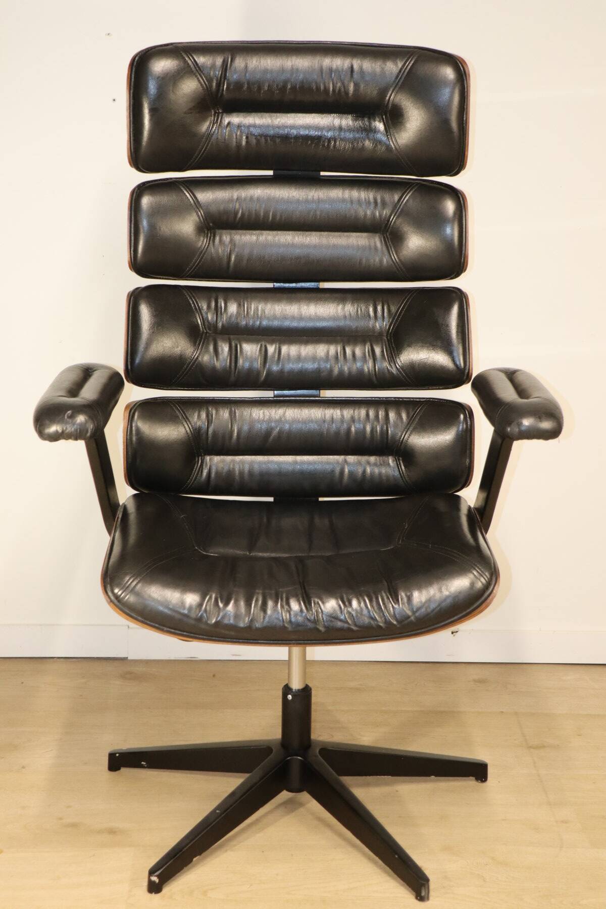 Fauteuil de bureau vintage en skaï et bois - 1970