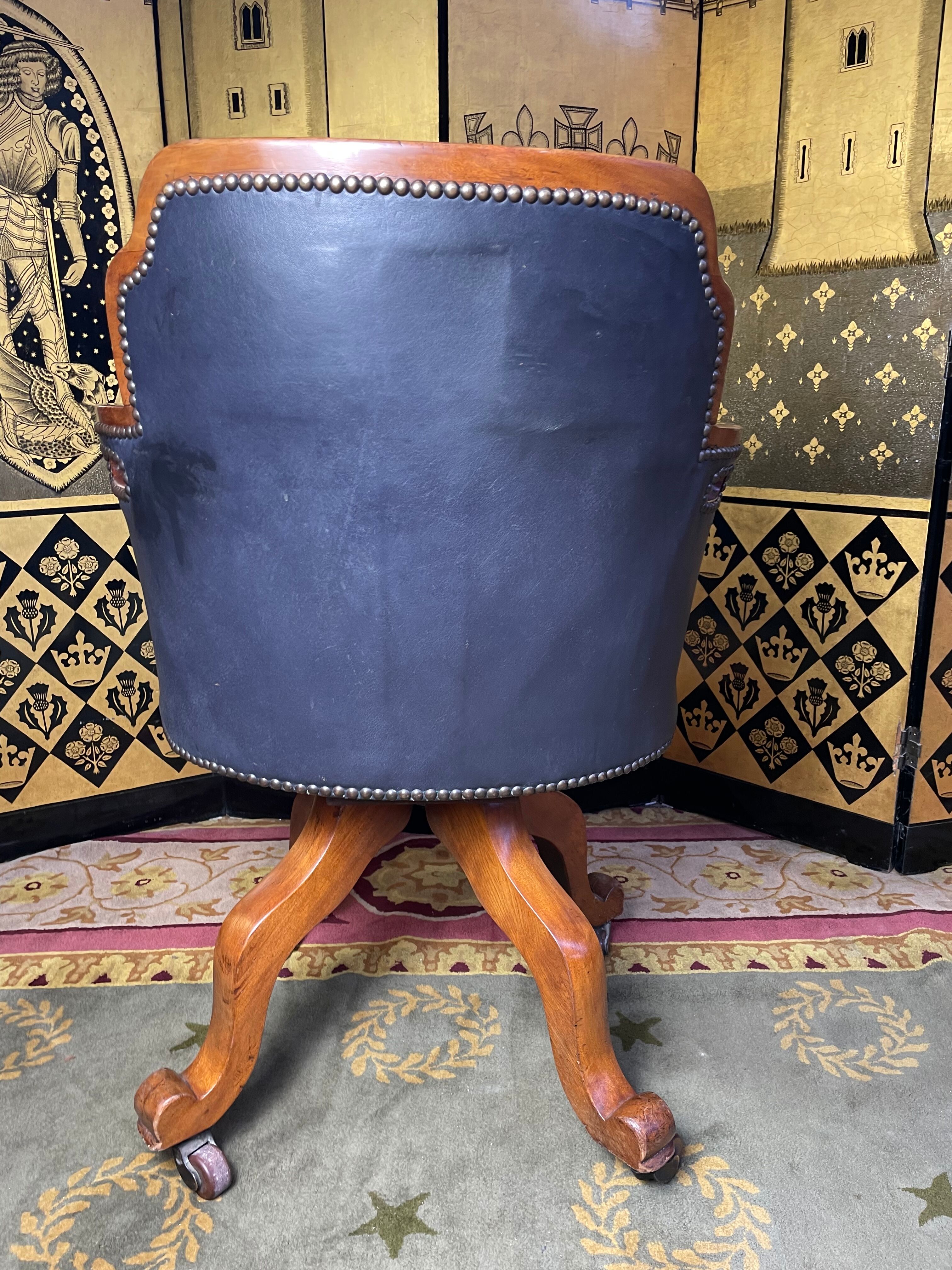 Fauteuil de bureau pivotant anglais