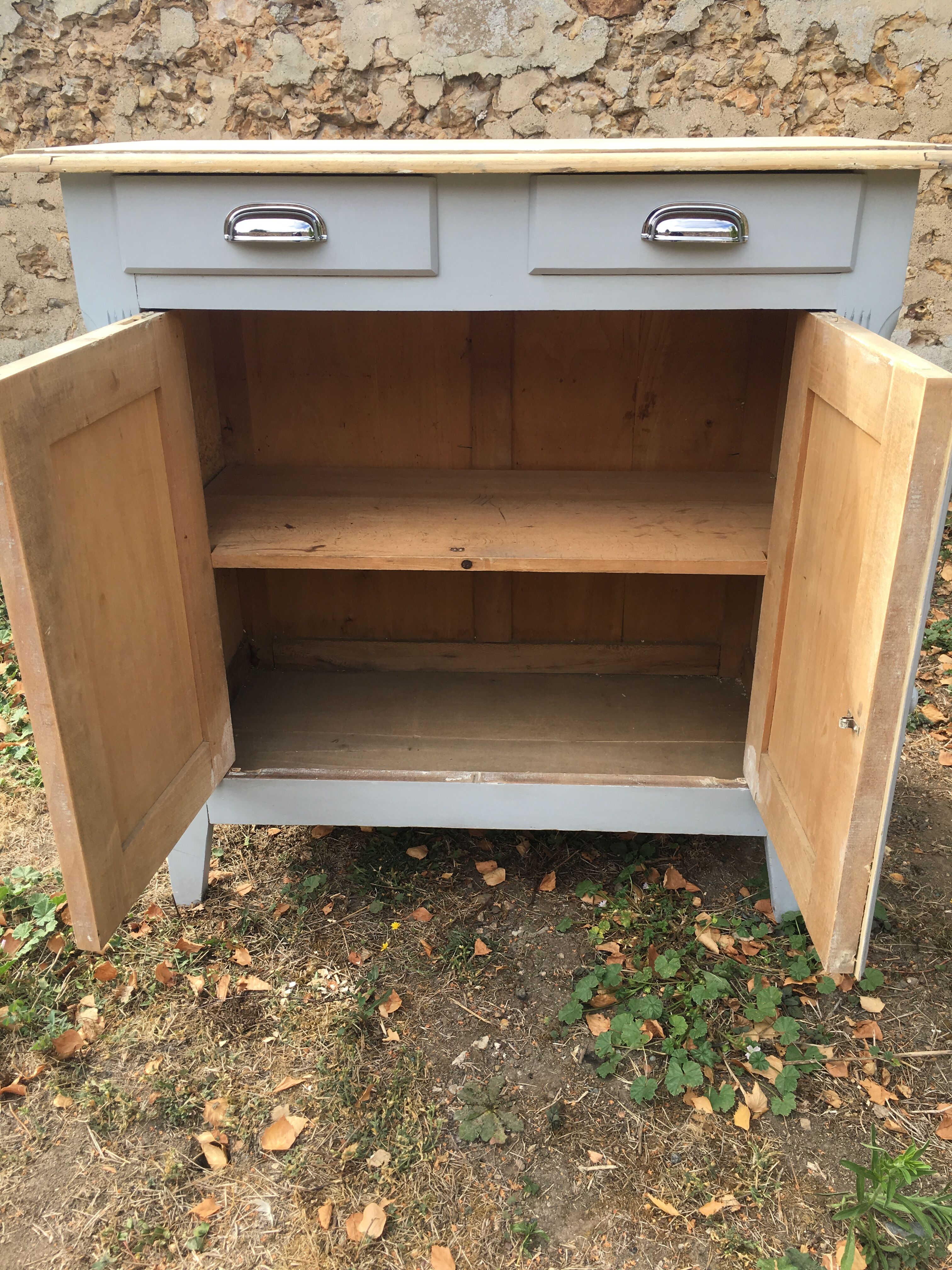 Light grey Parisian buffet raw wood