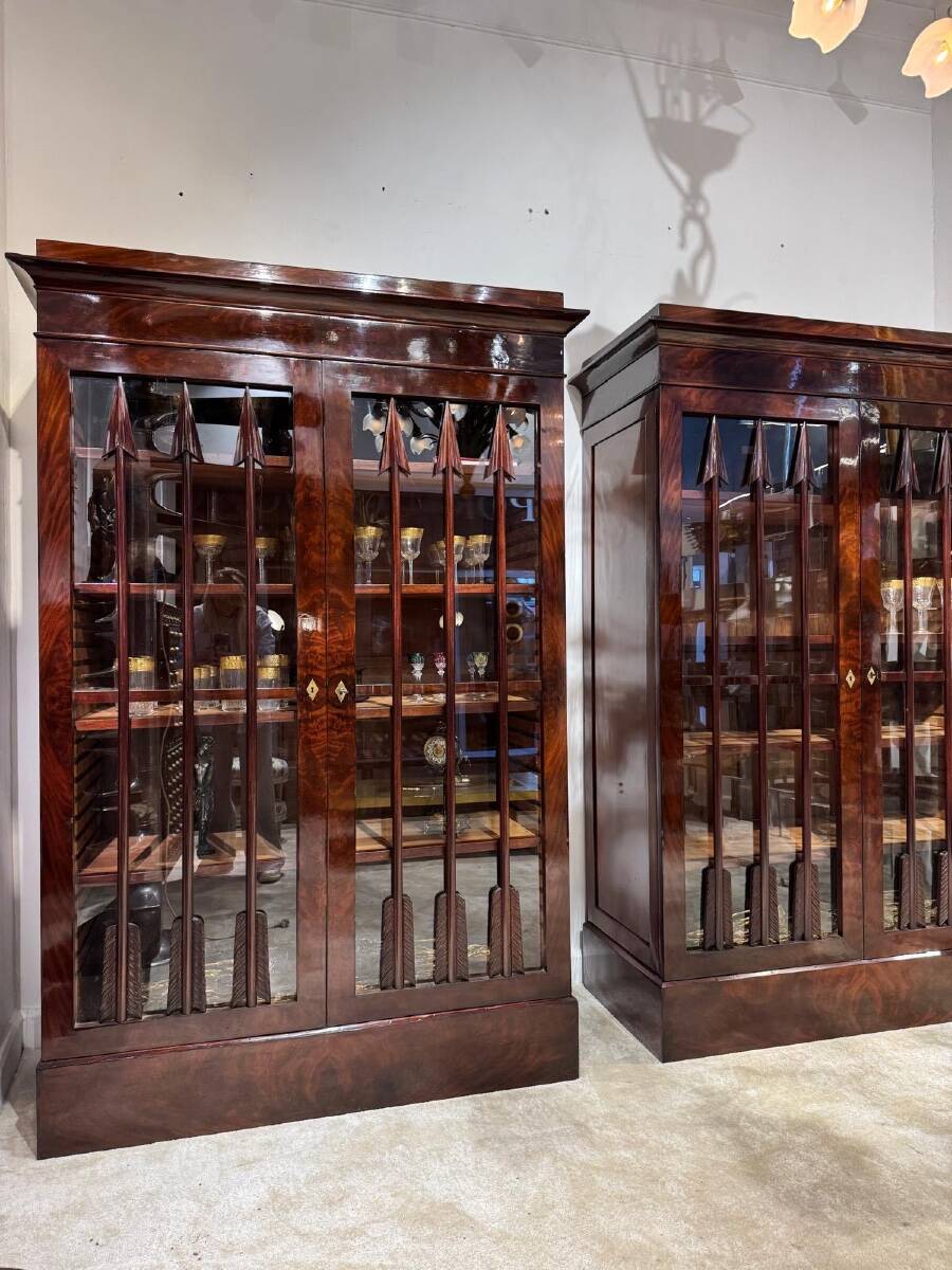 Pair of Empire period mahogany bookcases with flame pattern from the 19th century.