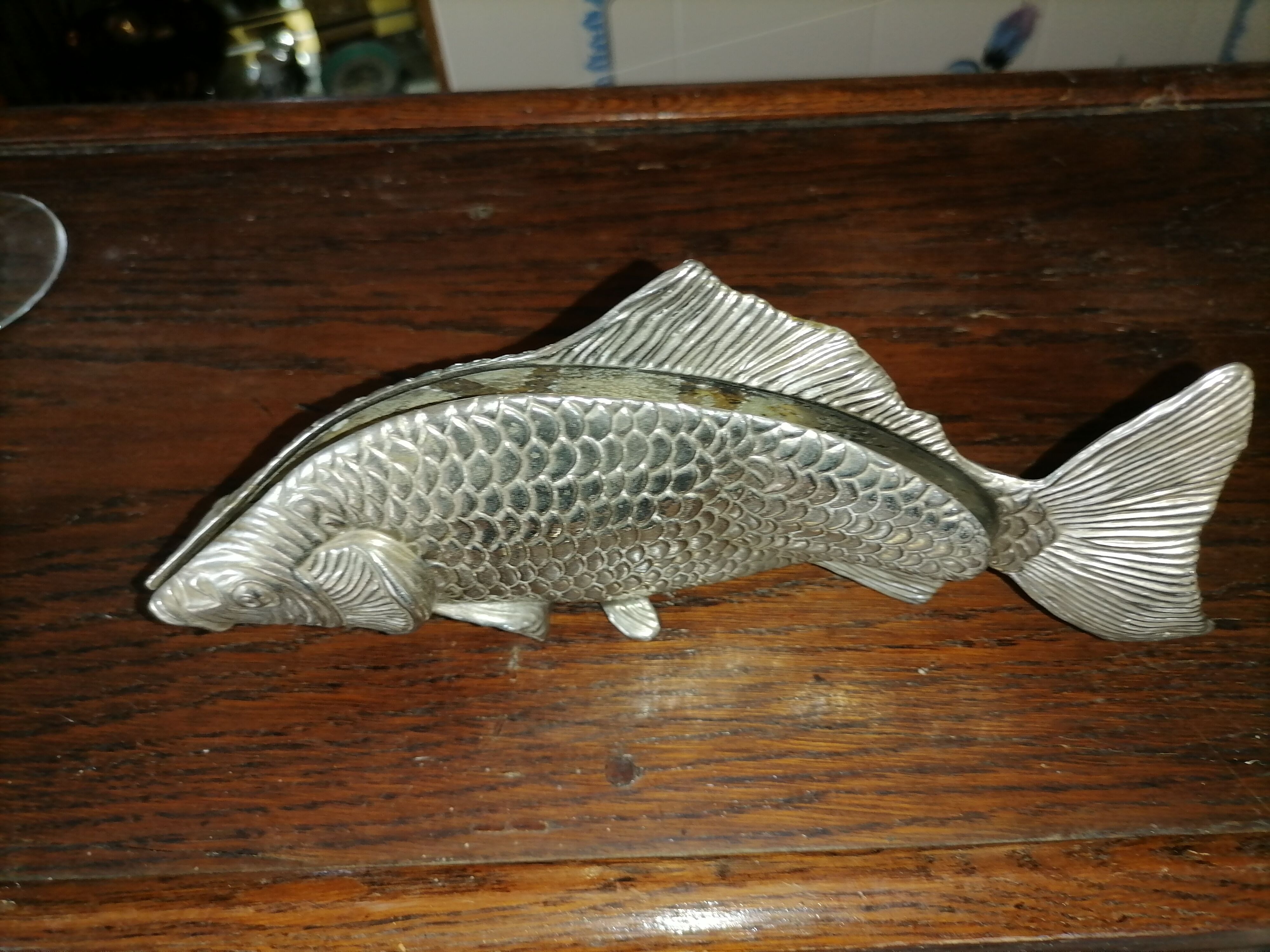 Fish silver towel rack