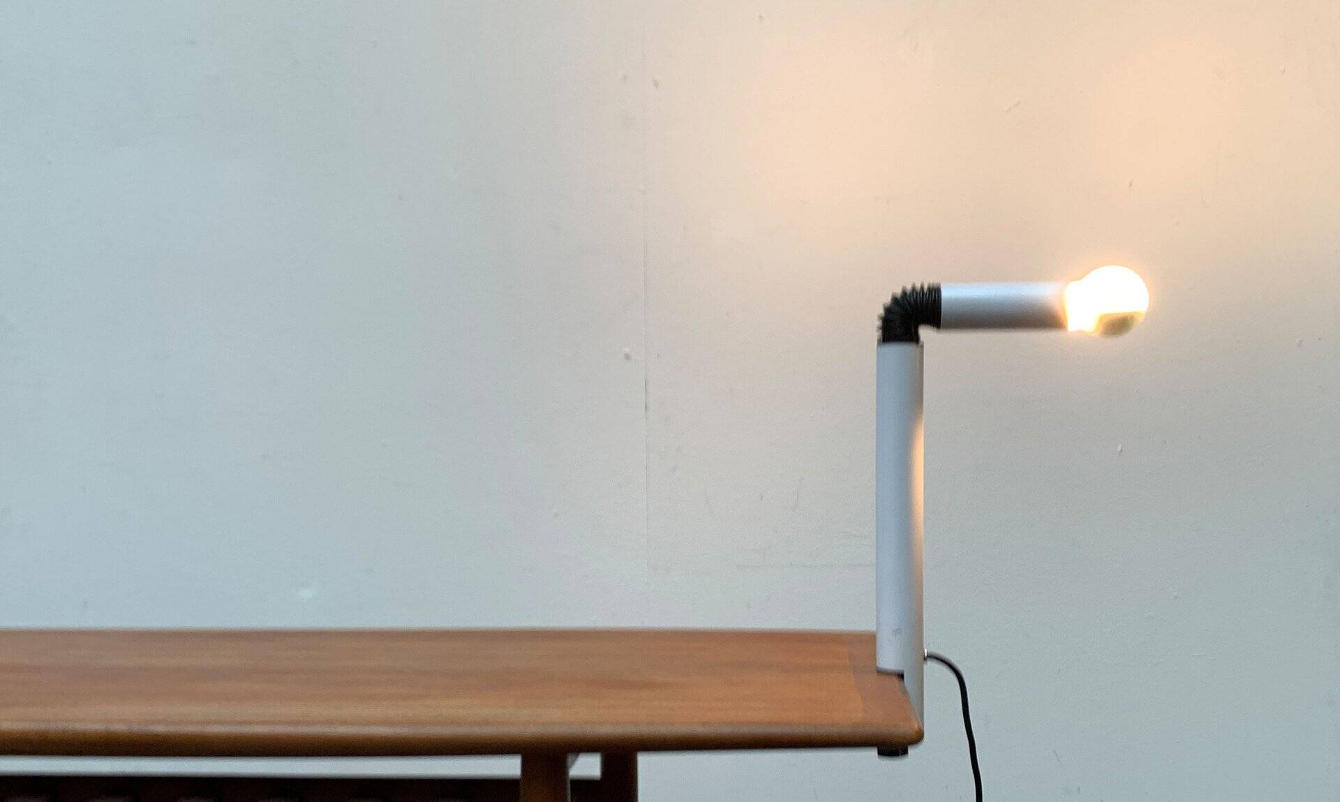 Periscopio clamp table lamp from the Italian space age mid-century by Danilo & Corrado Aroldi for Stilnovo, 1960s.