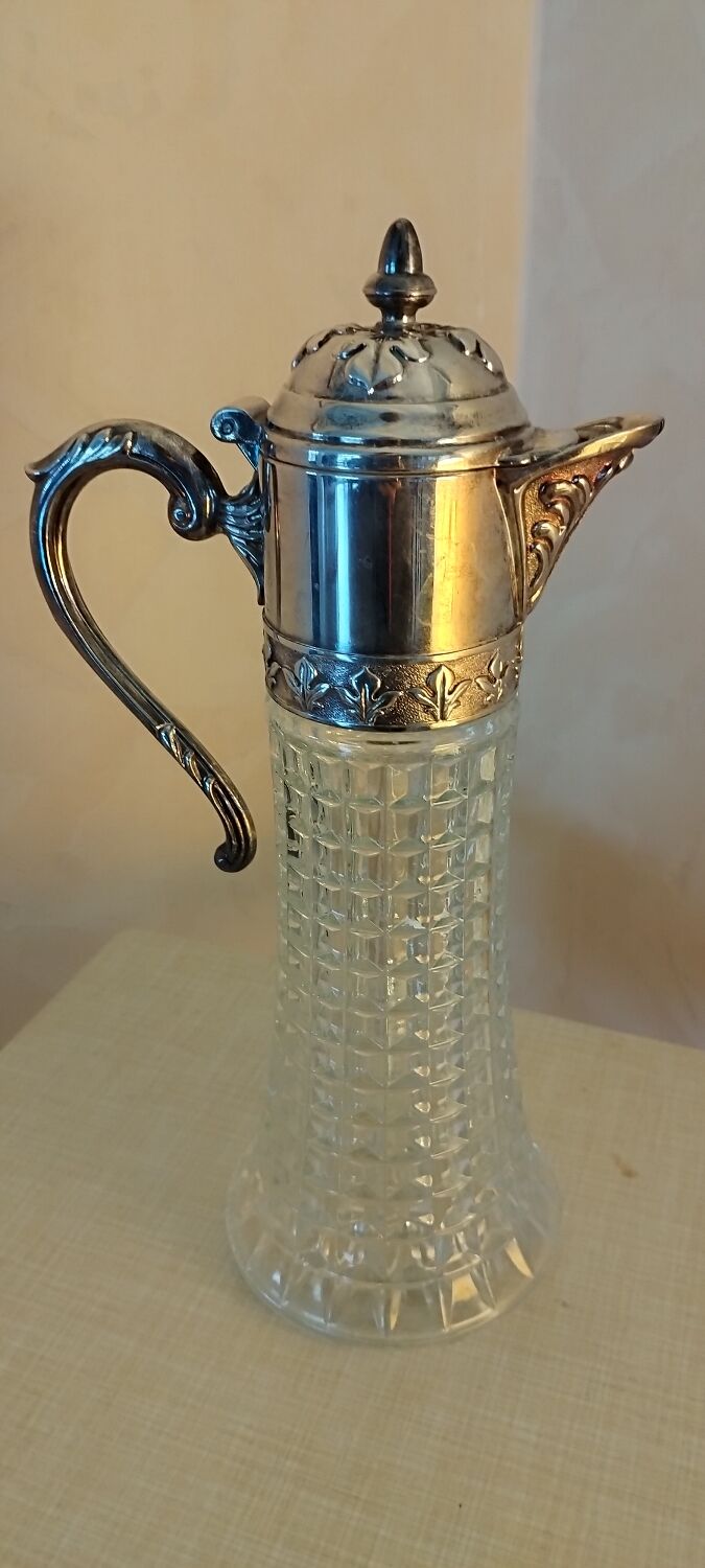 Crystal pouring decanter