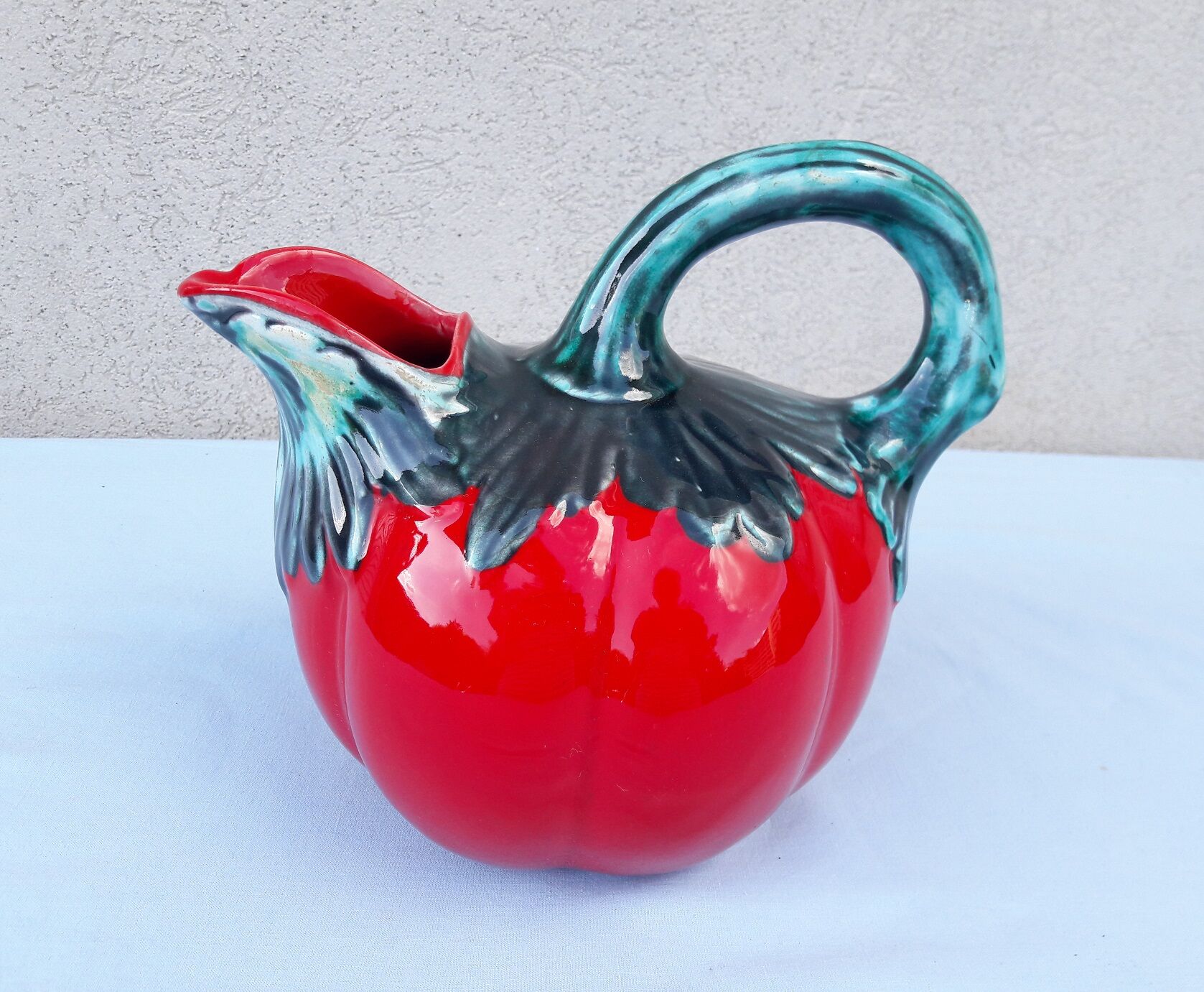 Red pitcher