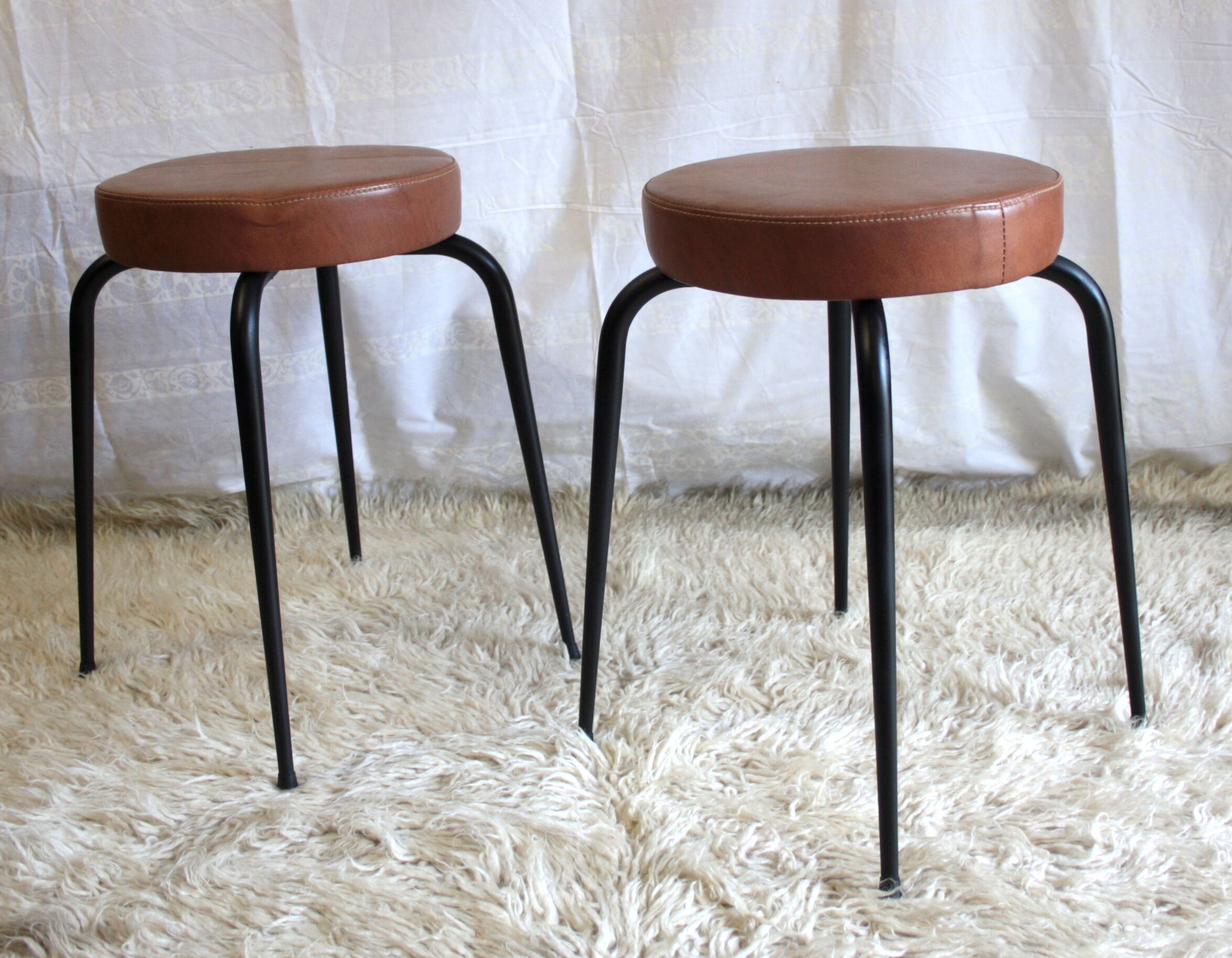 Duo de tabourets métal et skaï