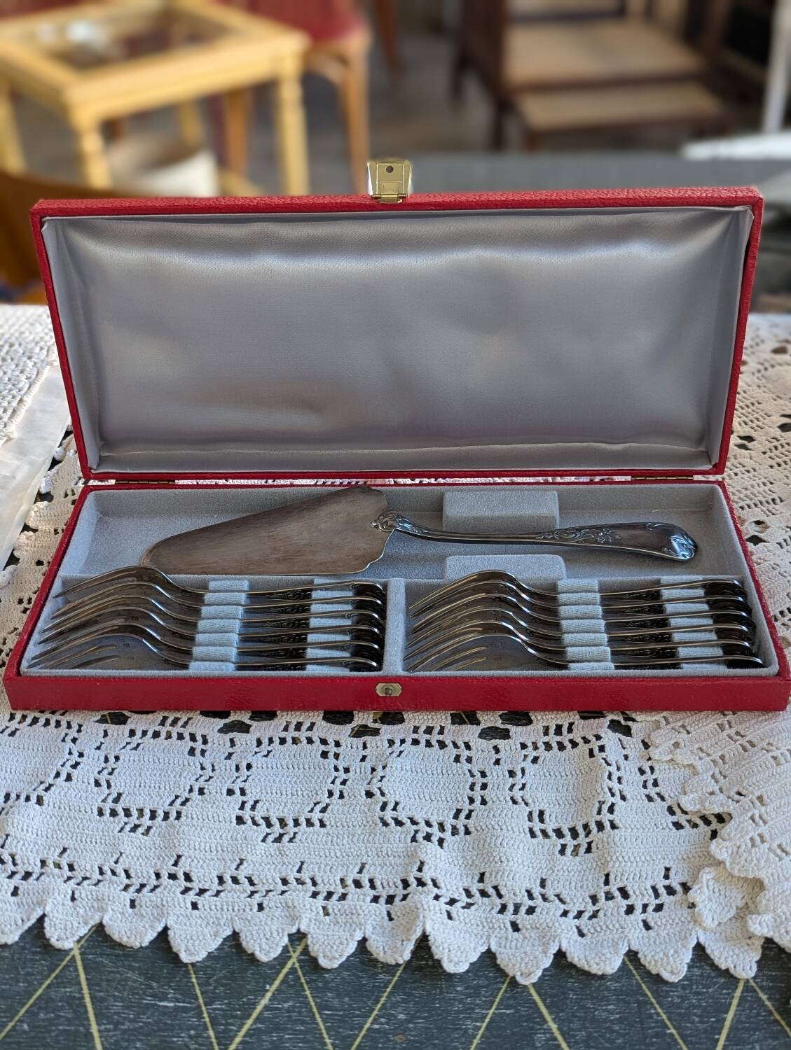 Série de 12 fourchettes à dessert et pelle à tarte