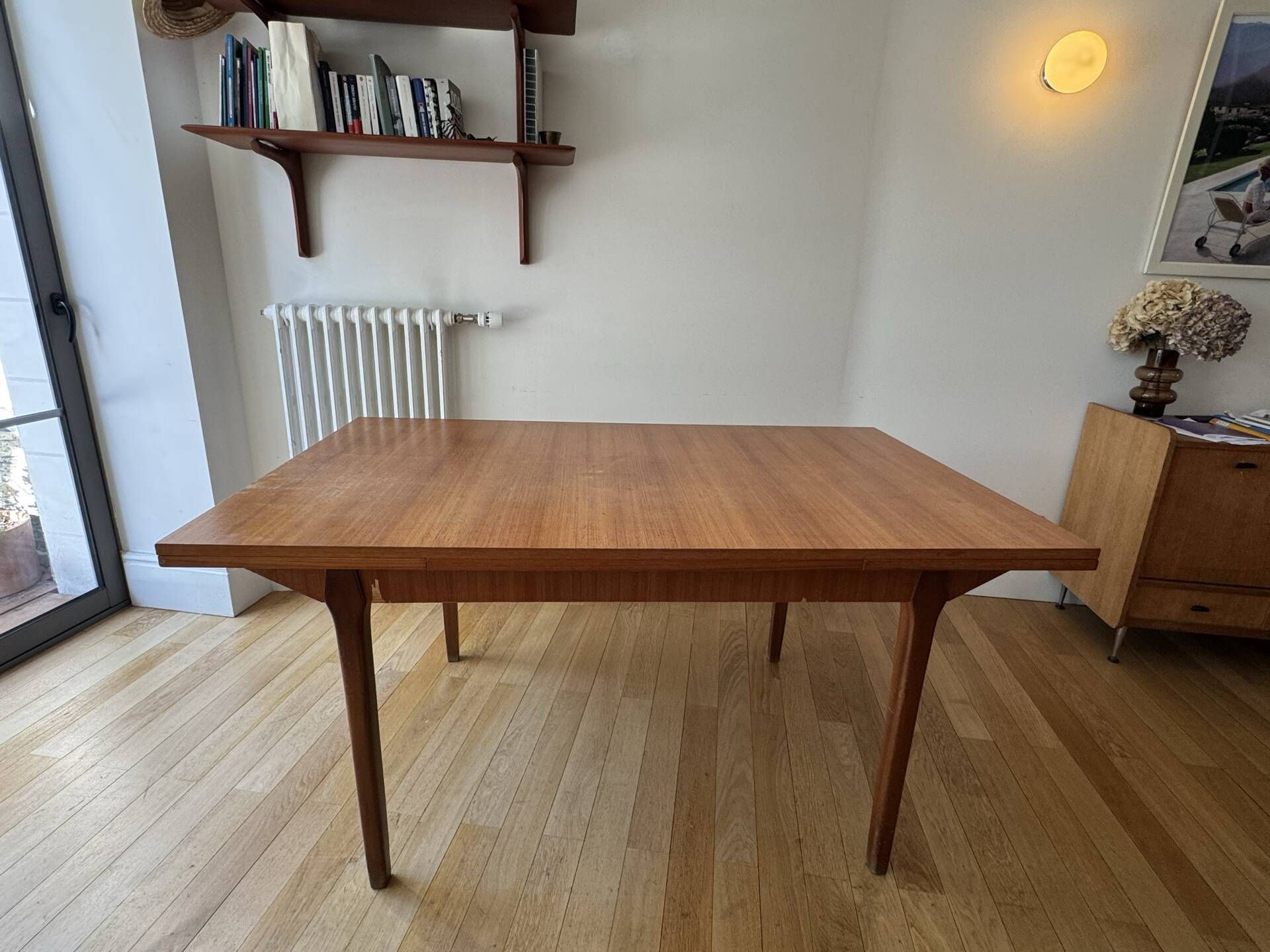 Extendable Scandinavian table