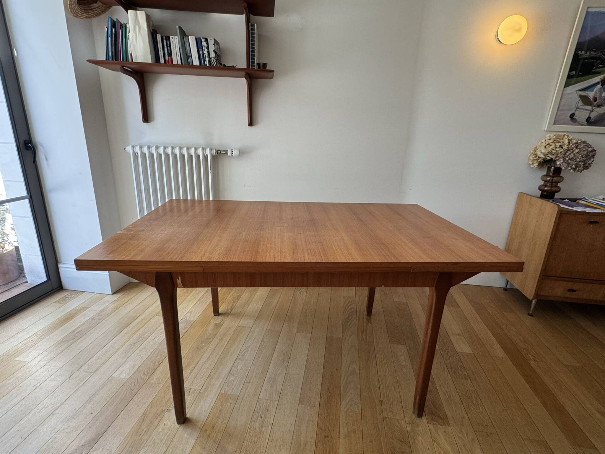 Extendable Scandinavian table